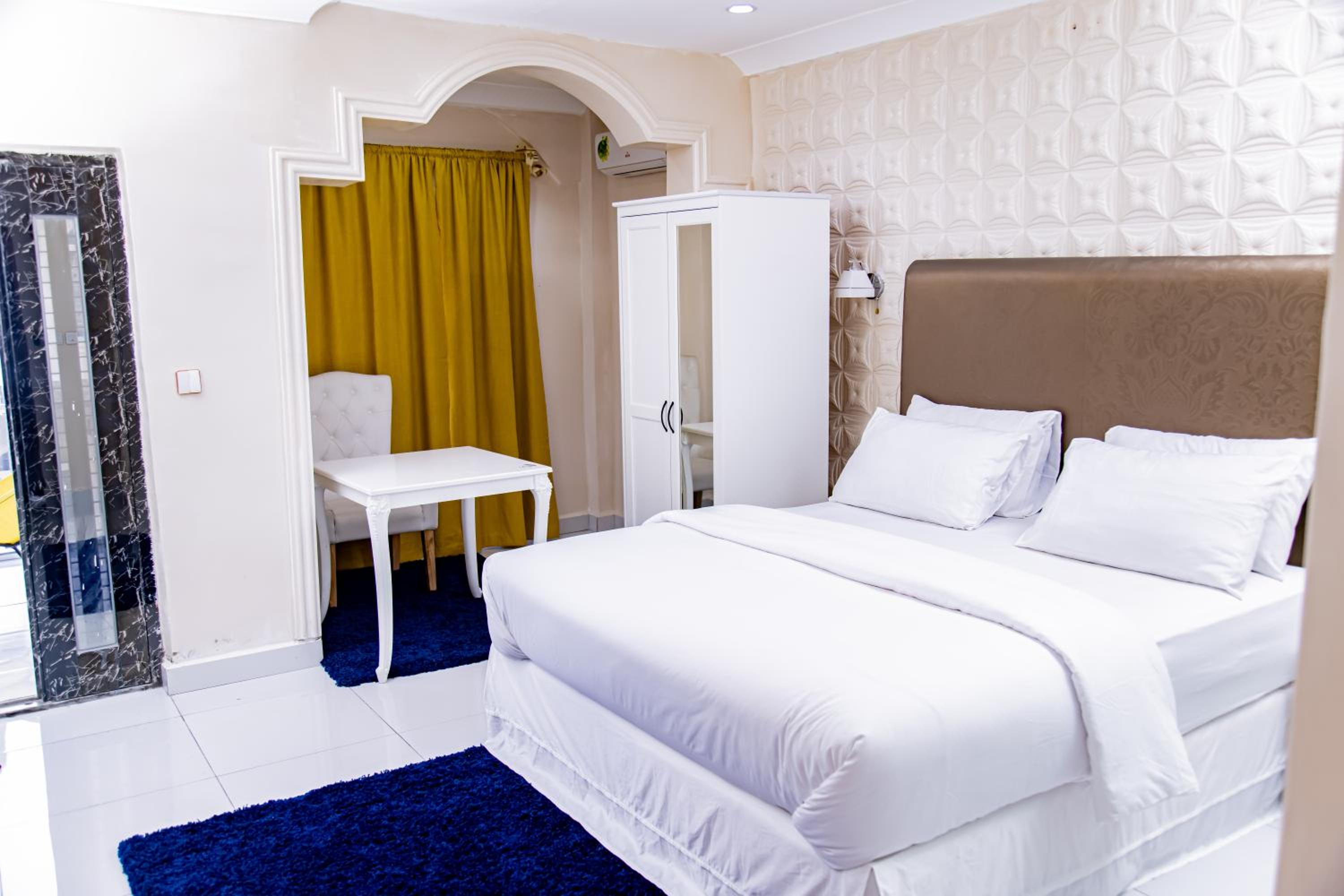 Deluxe Double Room With Balcony photo 2