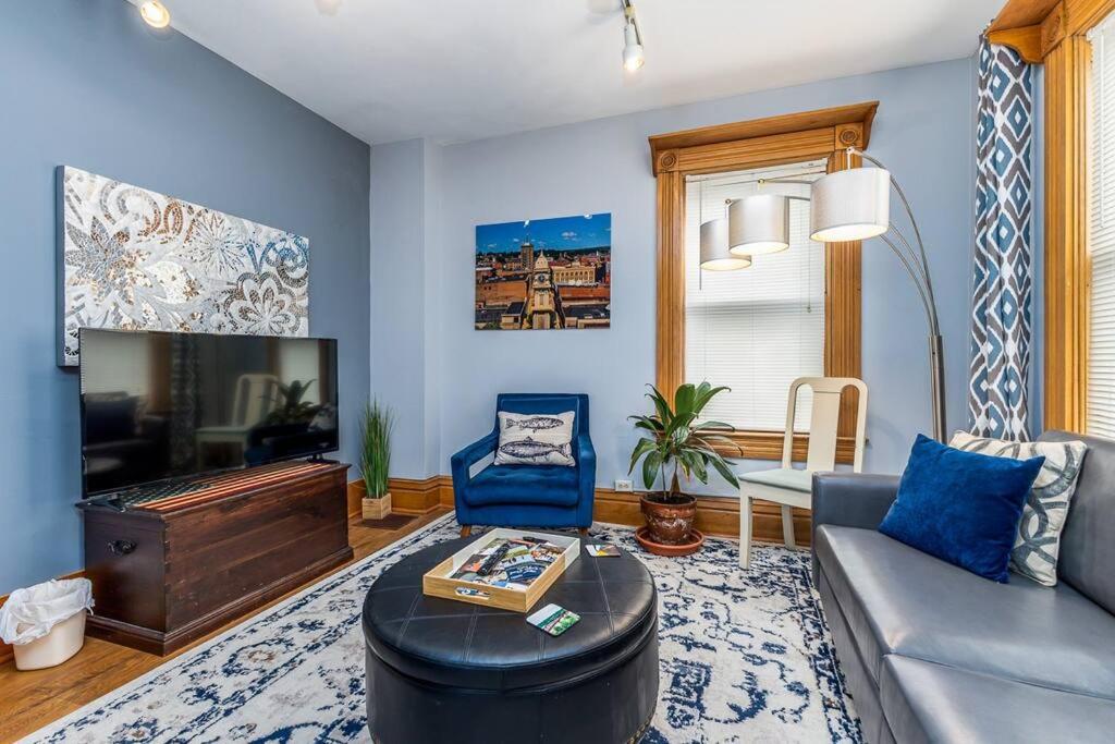 Three-Bedroom House photo 2