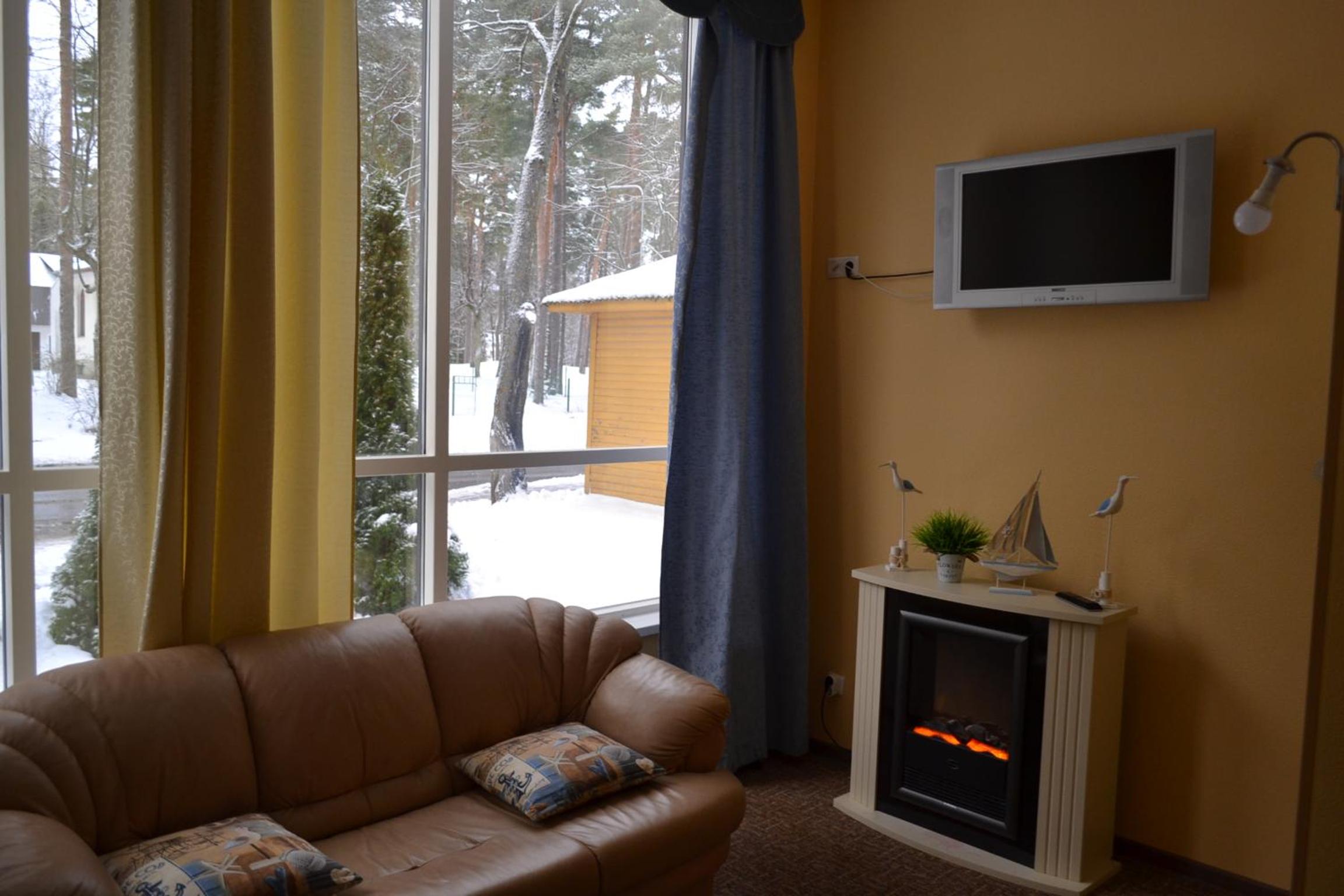 Suite - Photo 18