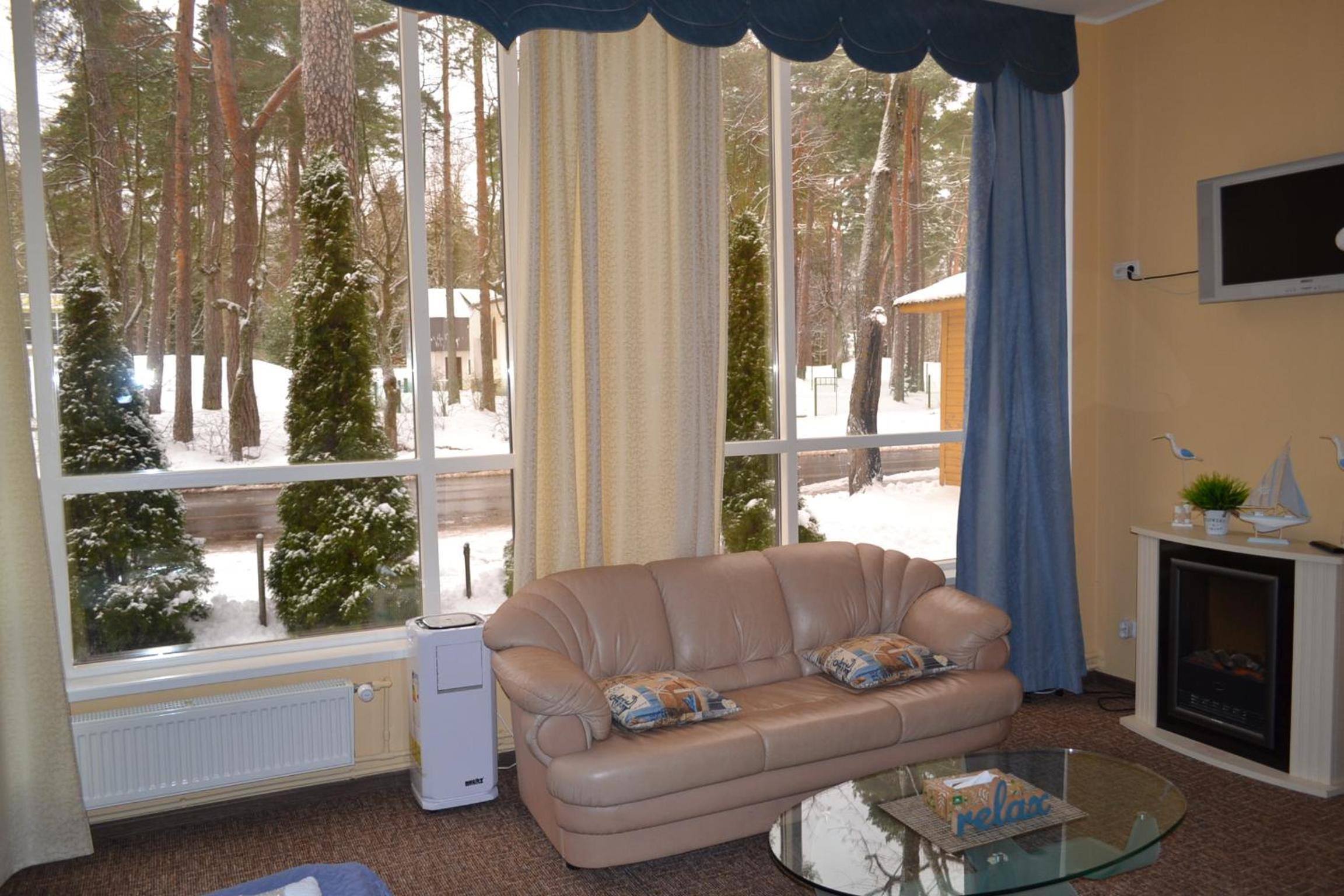 Suite - Photo 16