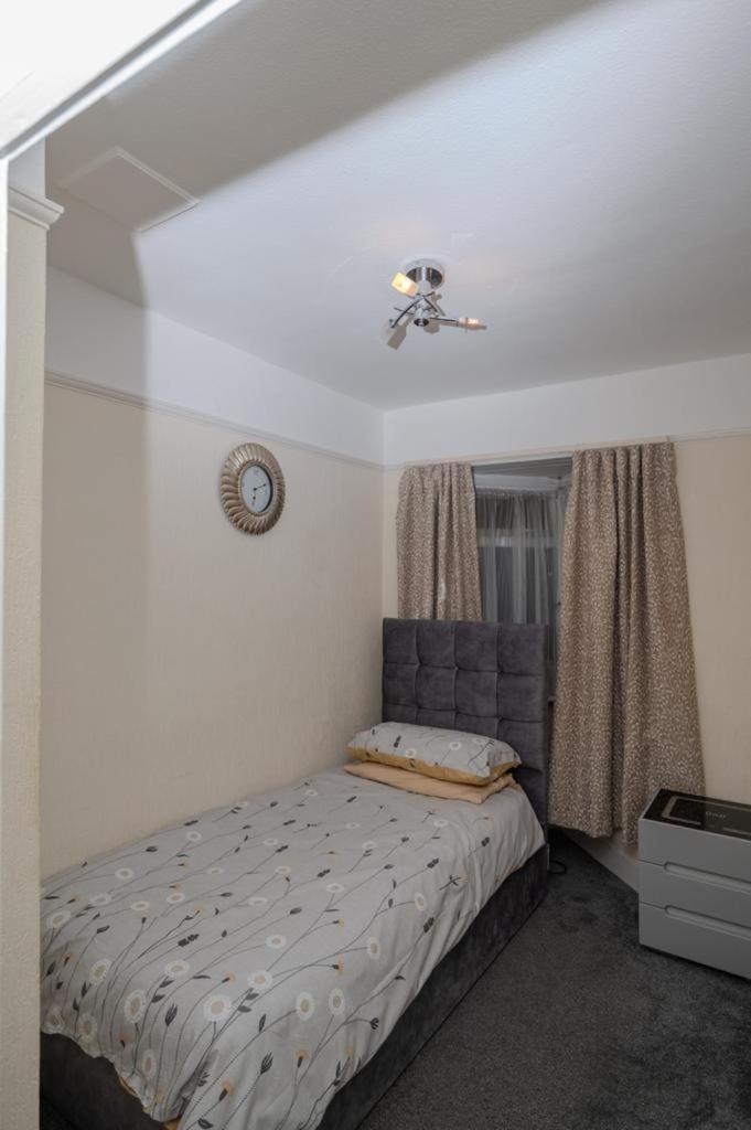 Single Room photo 2