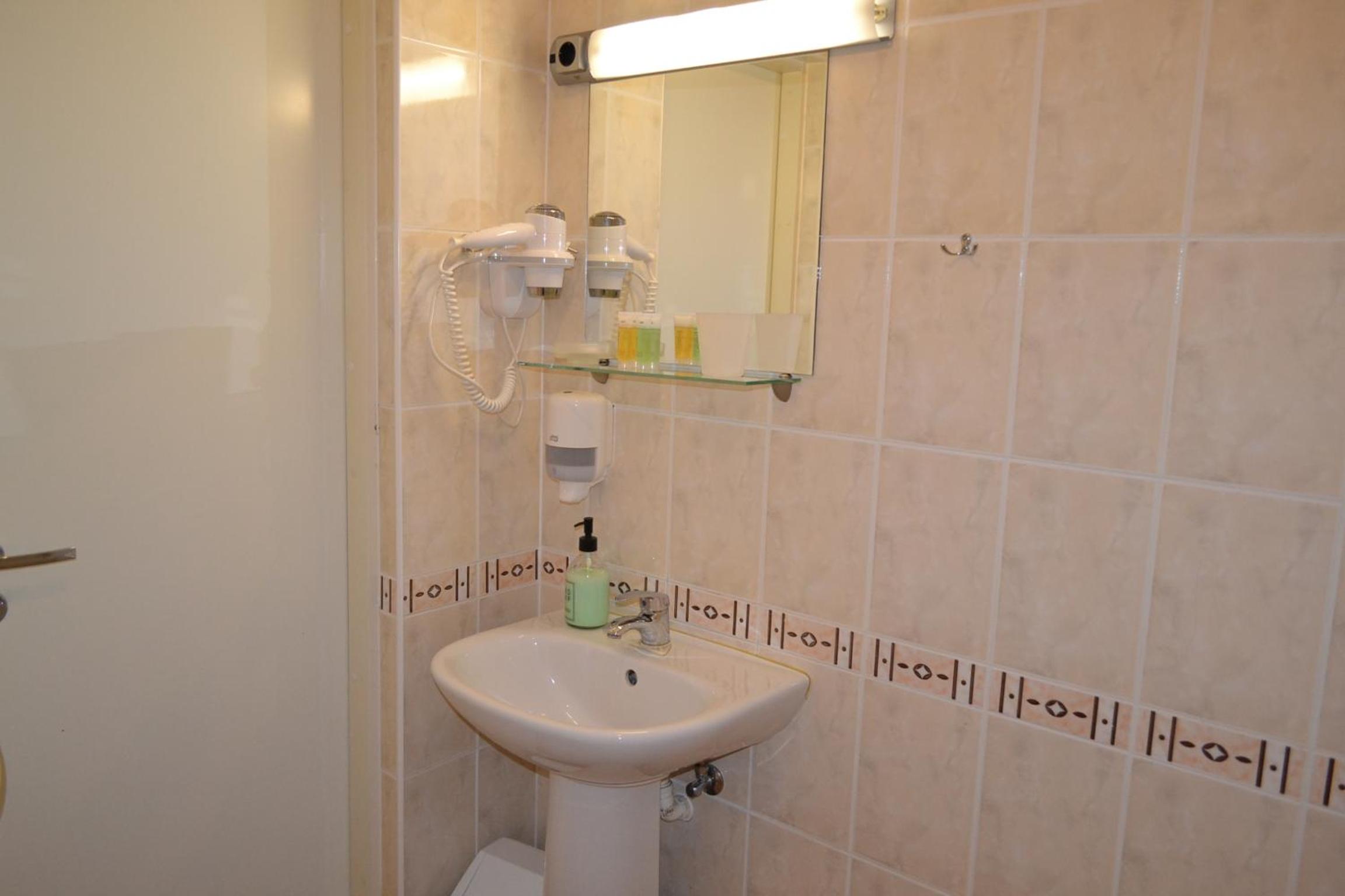 Suite - Photo 7