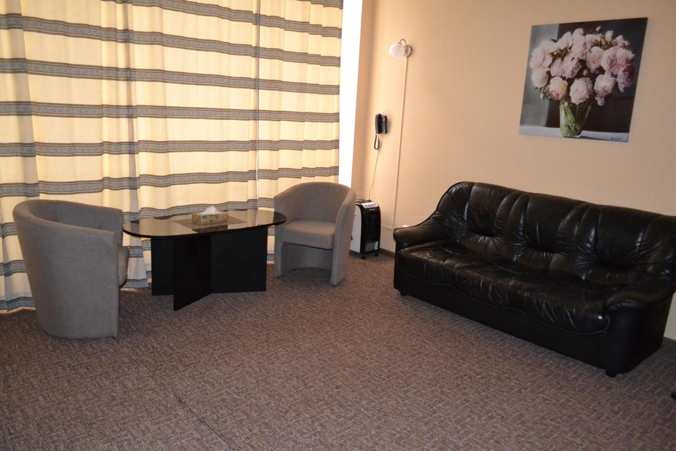 Suite - Photo 3