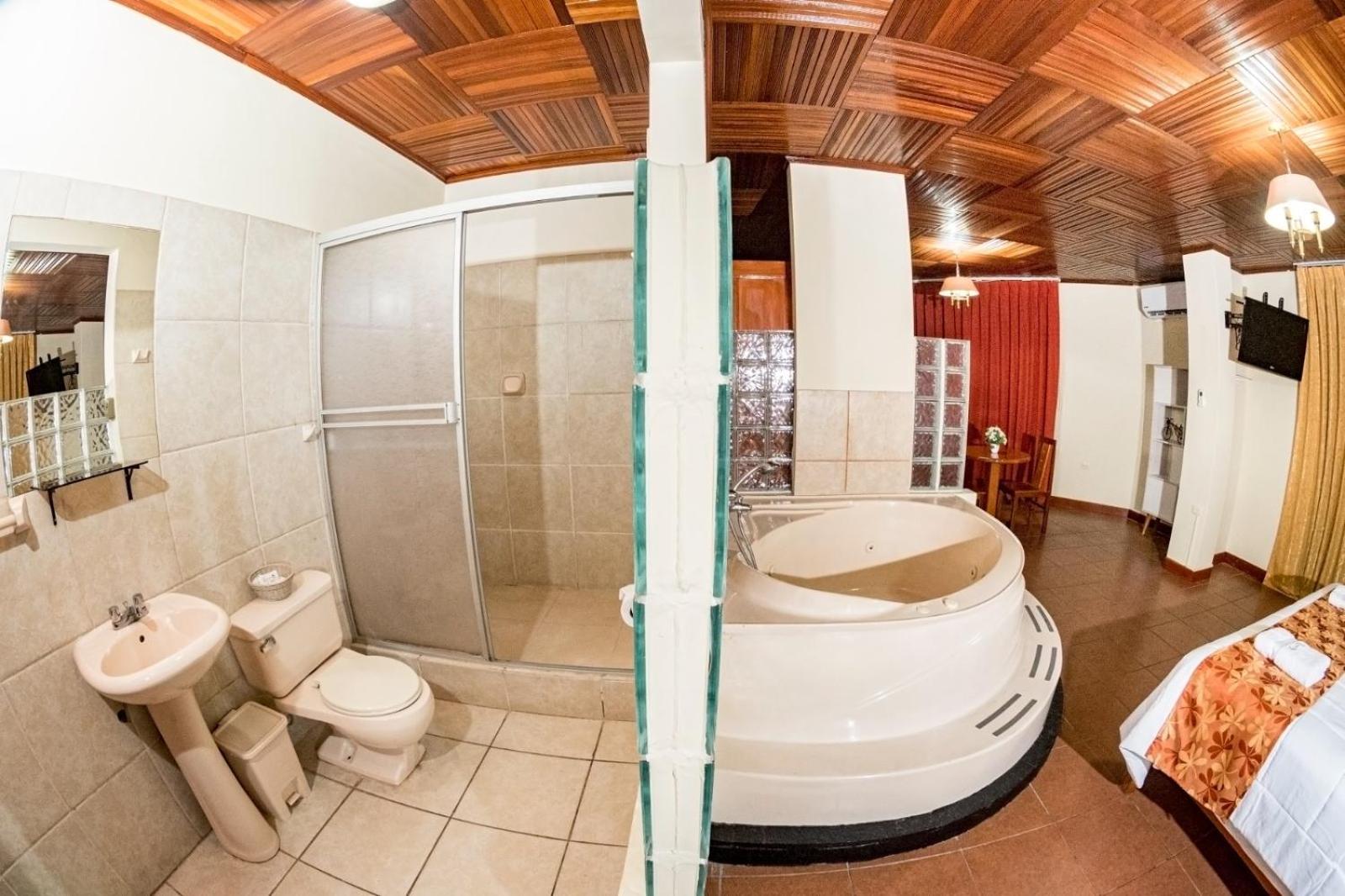 Queen Suite with Spa Bath