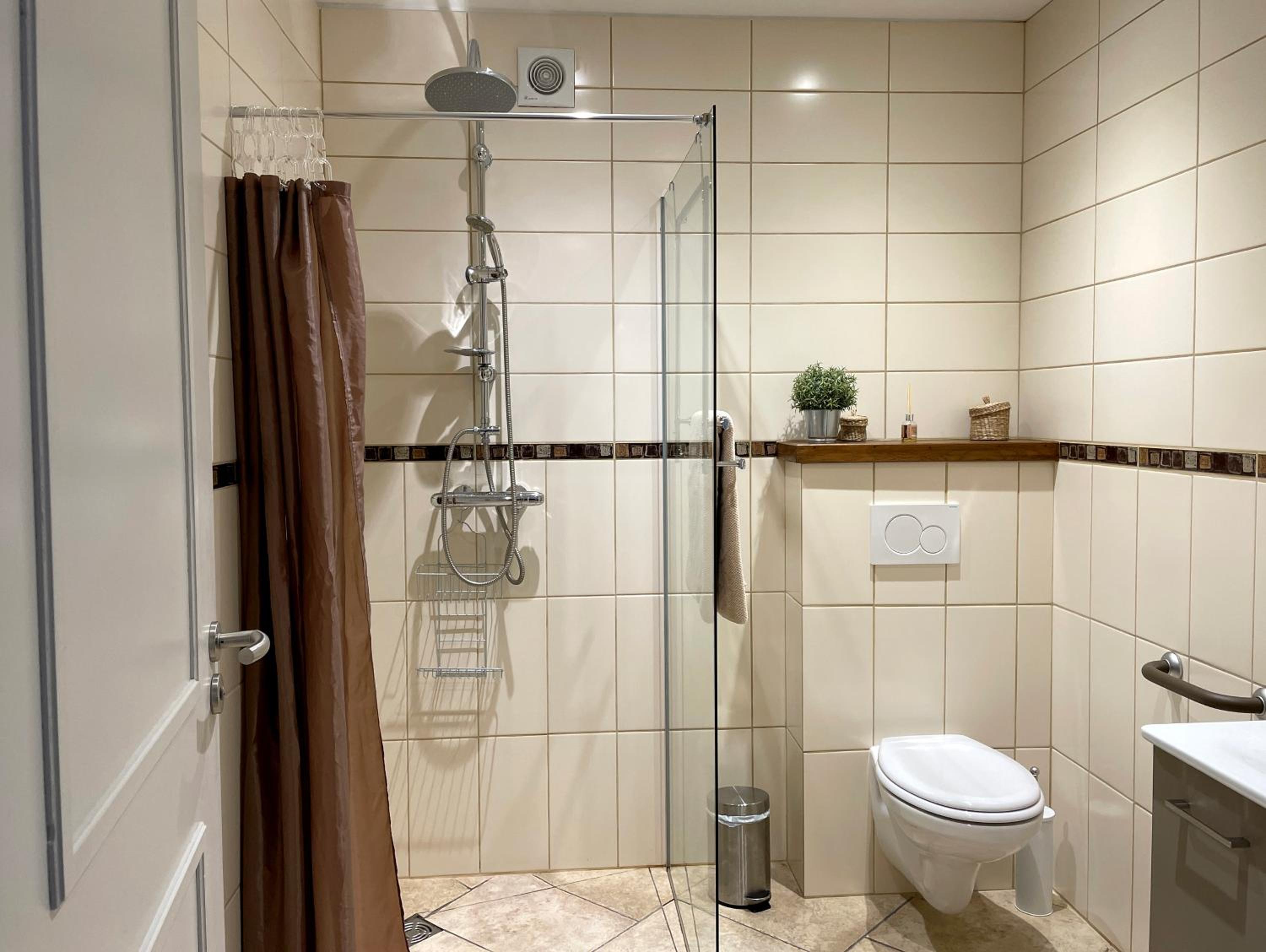 Large Double Room photo 1