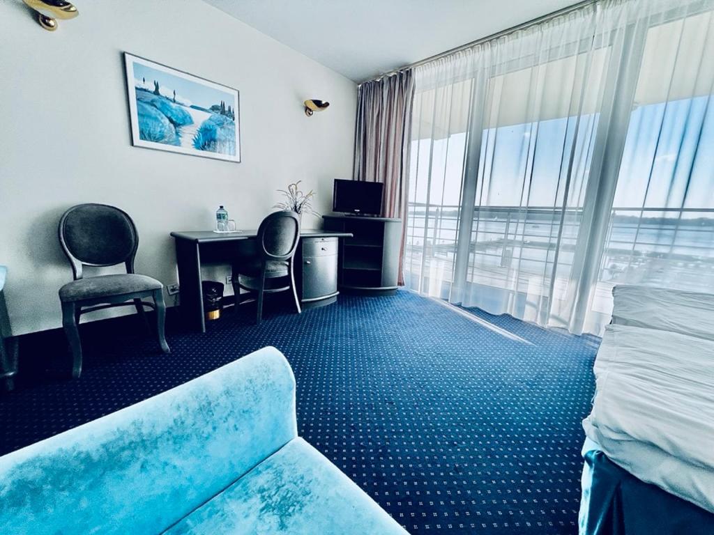 Suite - Photo 4