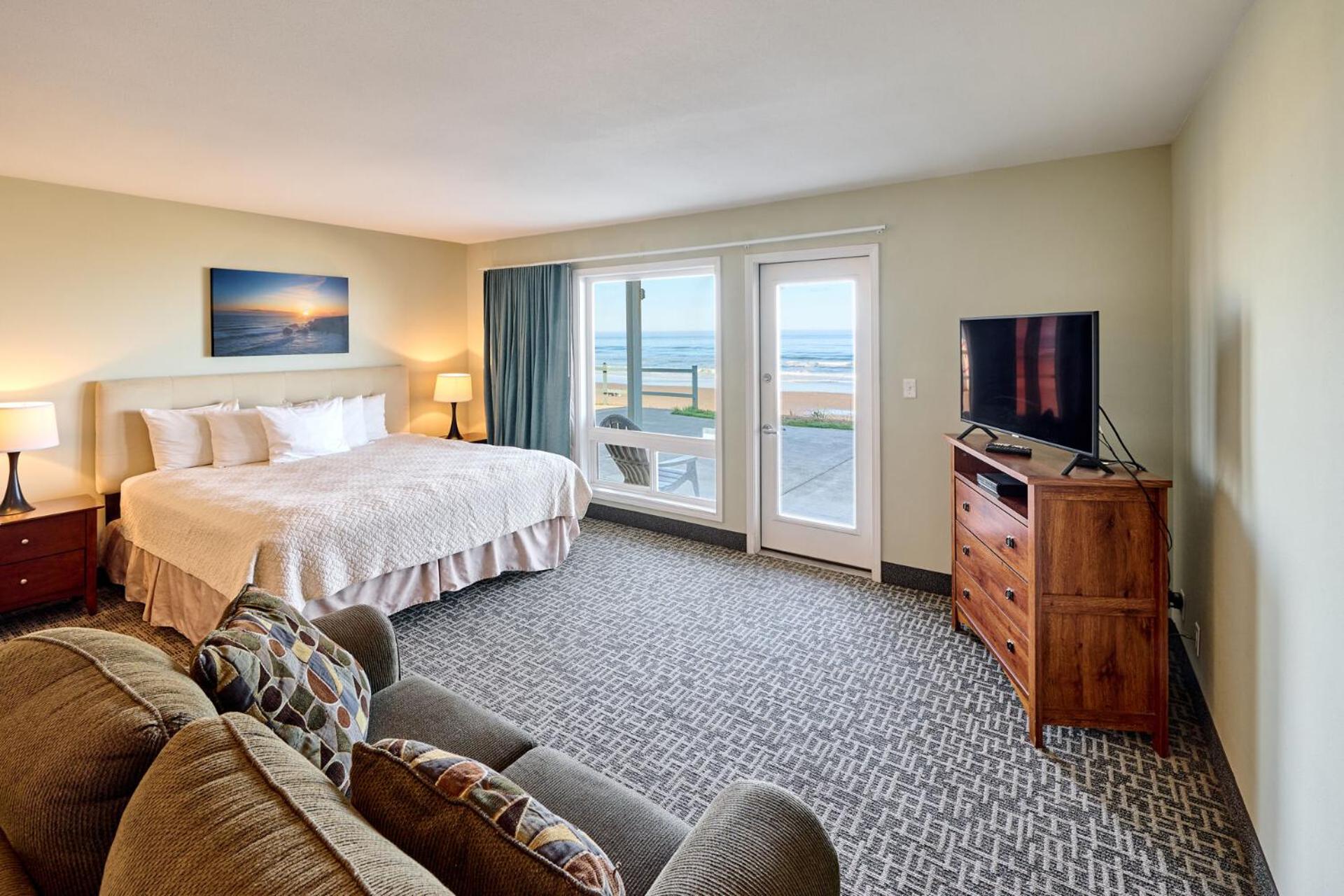 Oceanfront King Studio - Ground Floor