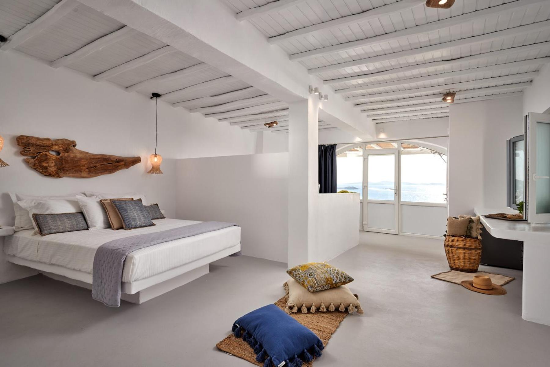 Superior Suite with Balcony, Sea View and Private Pool with HydroMassage