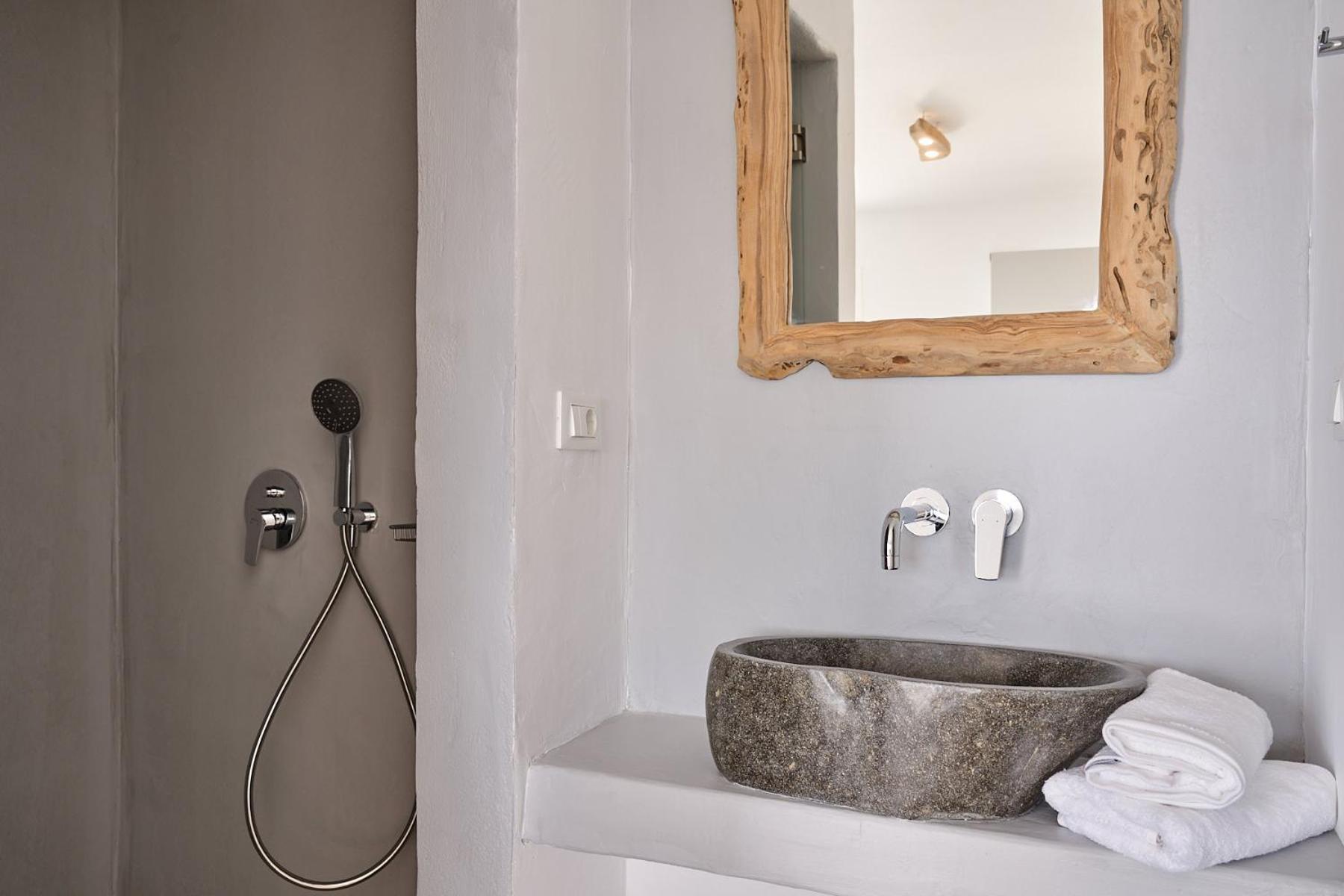 Superior Suite with Balcony, Sea View and Private Pool with HydroMassage photo 3