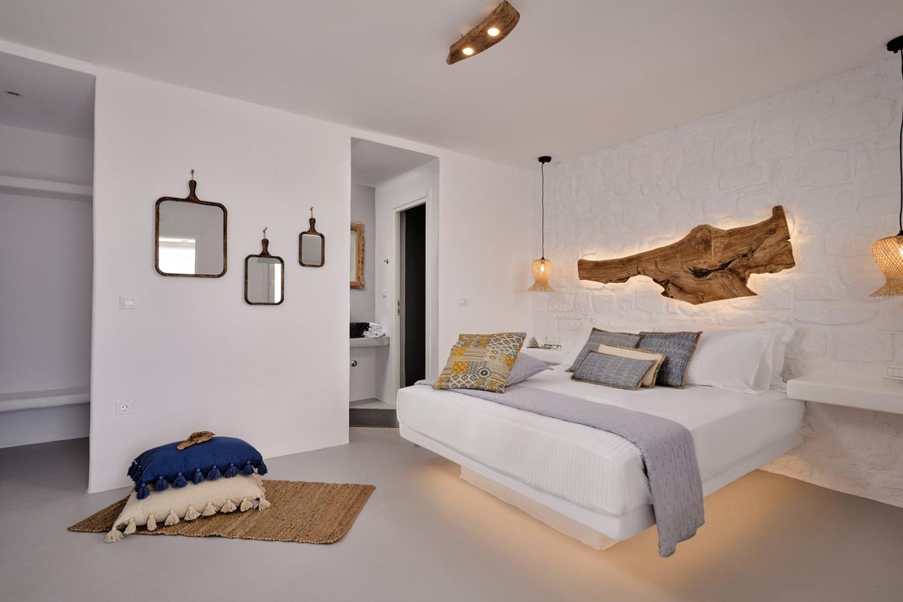 Superior Double Suite with side Sea View and Private Pool with HydroMassage photo 2