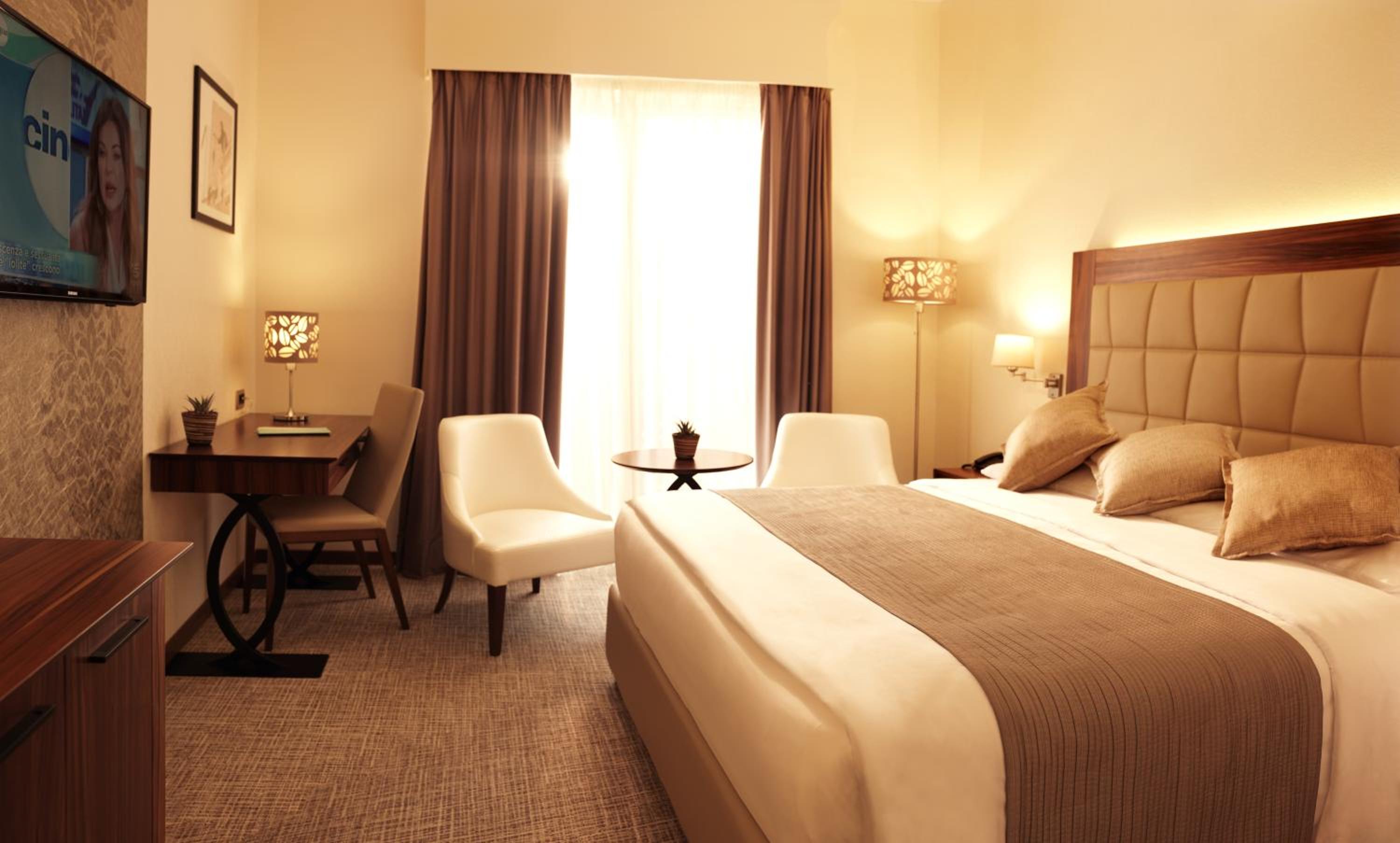 Executive Double Room with Balcony and Sea View - Photo 4