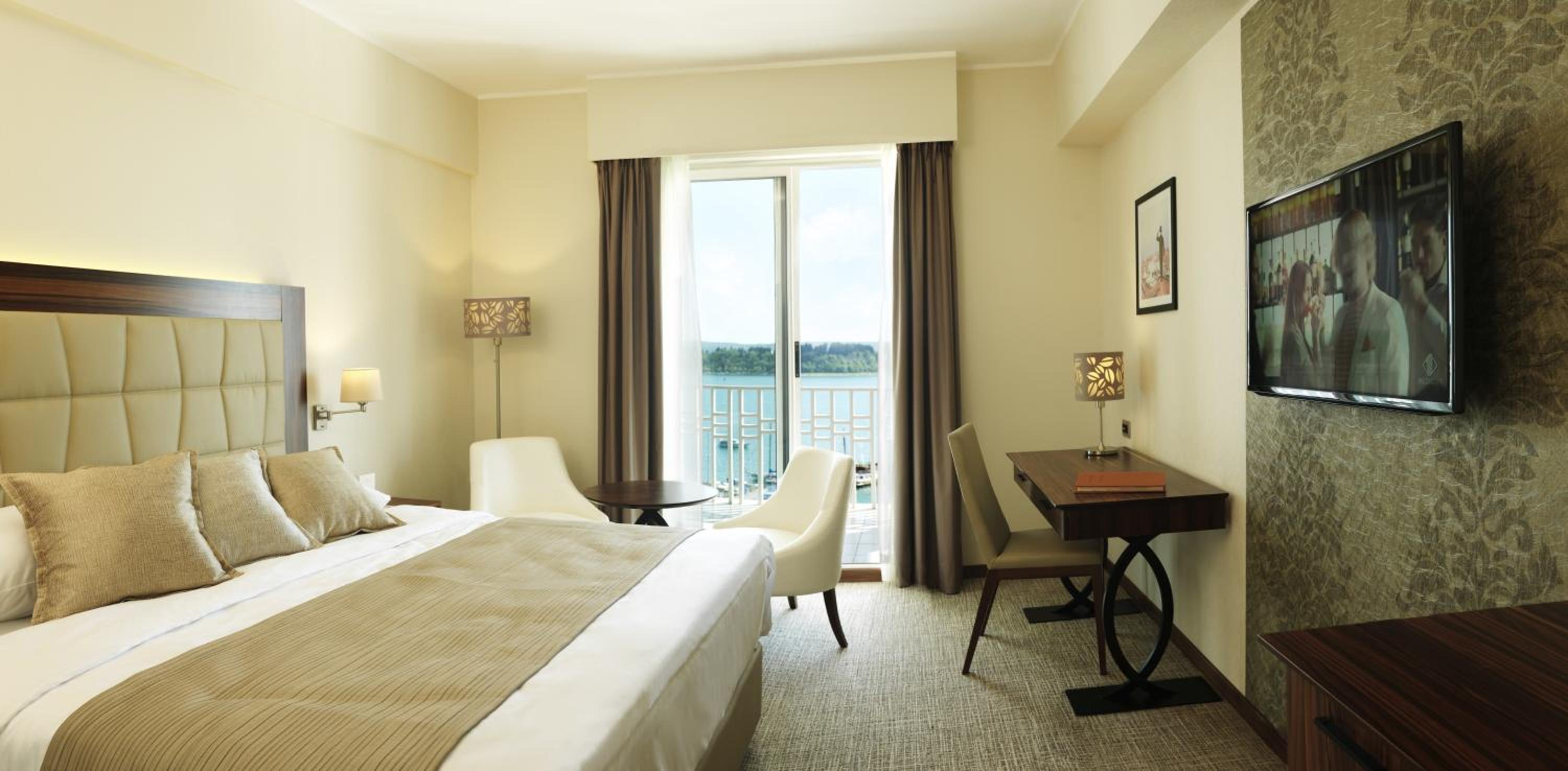 Executive Double Room with Balcony and Sea View - Photo 1