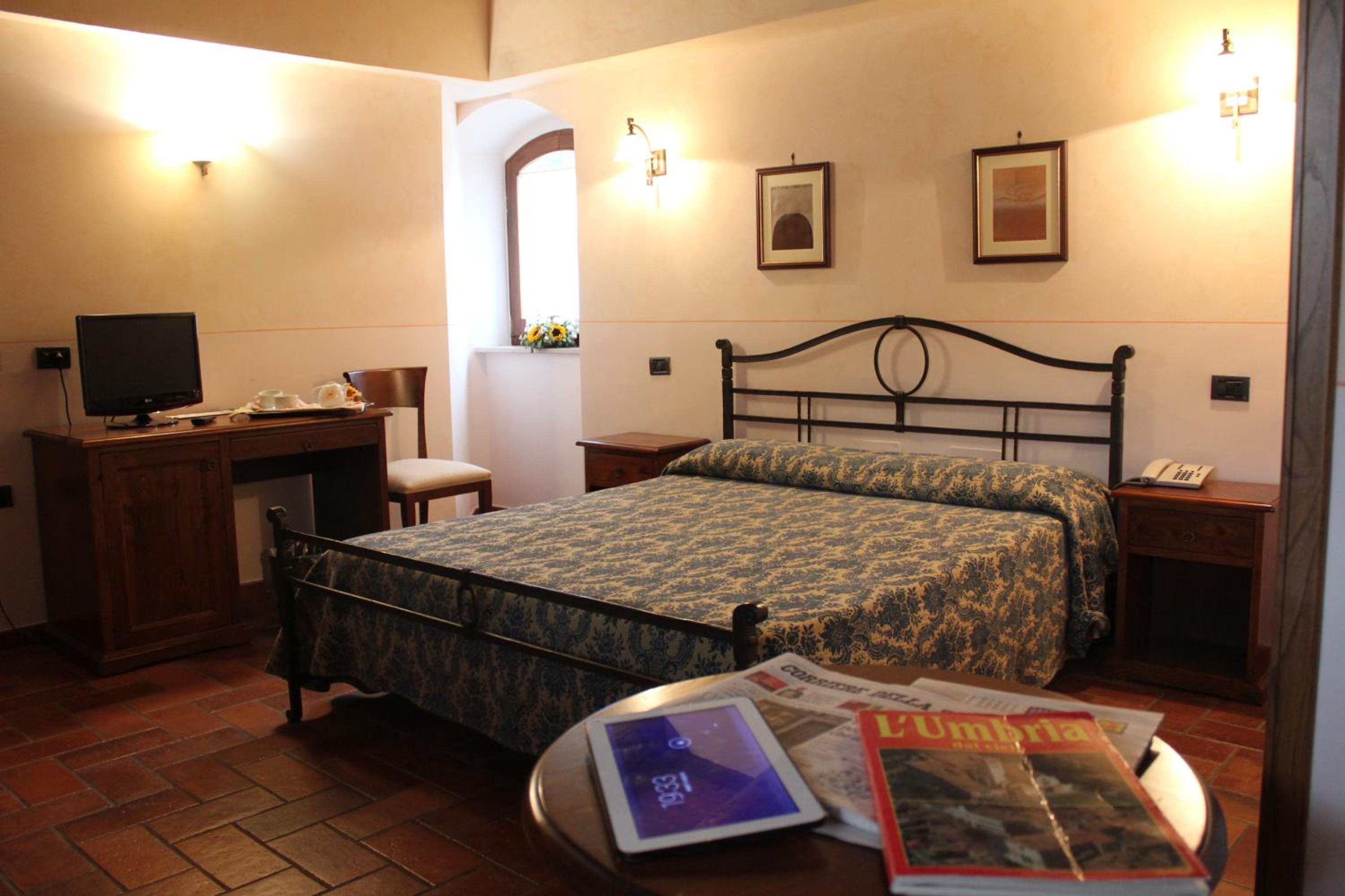 Double Room - Photo 5