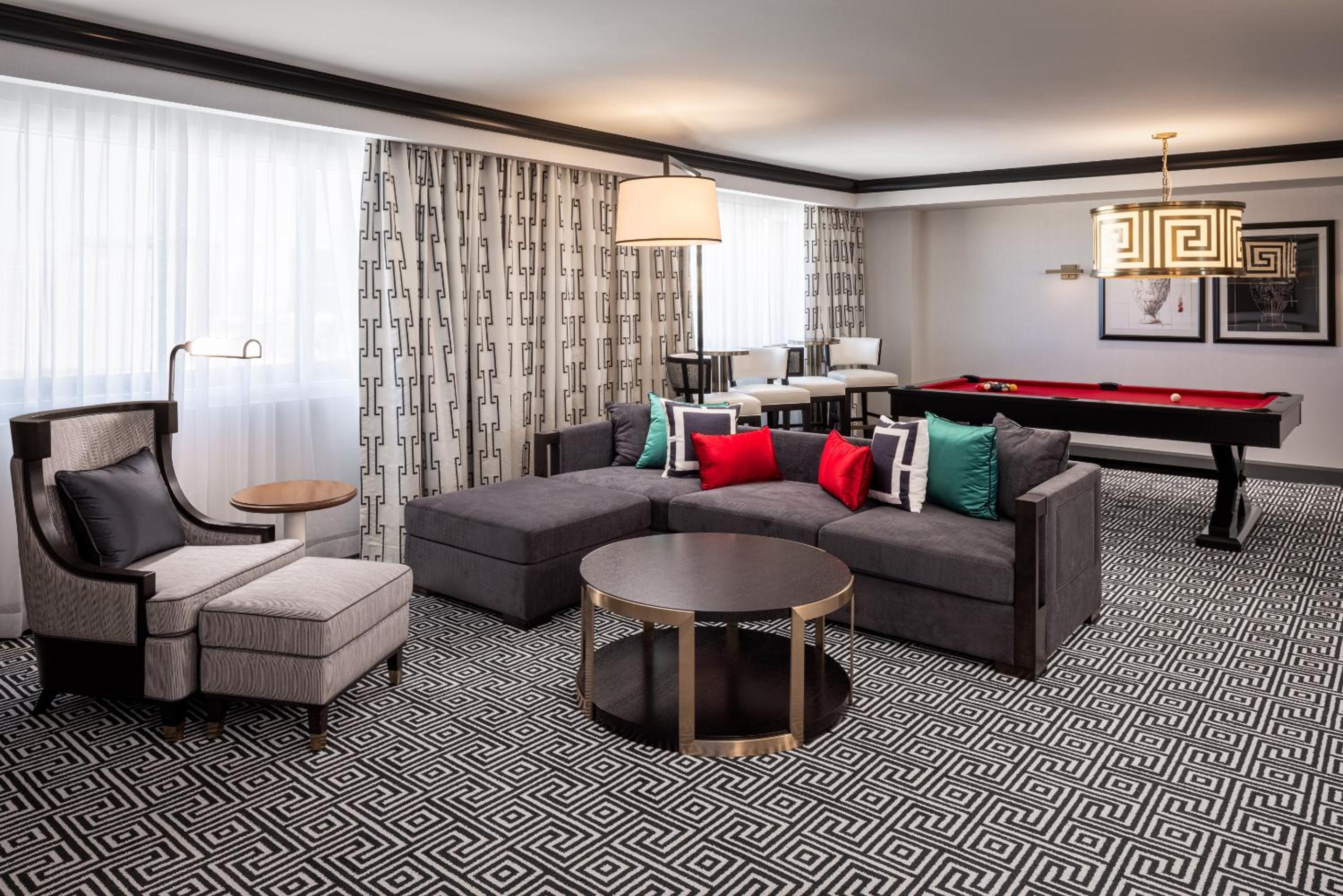 Colosseum Premium Suite 2 Queen, Pool Table photo 1