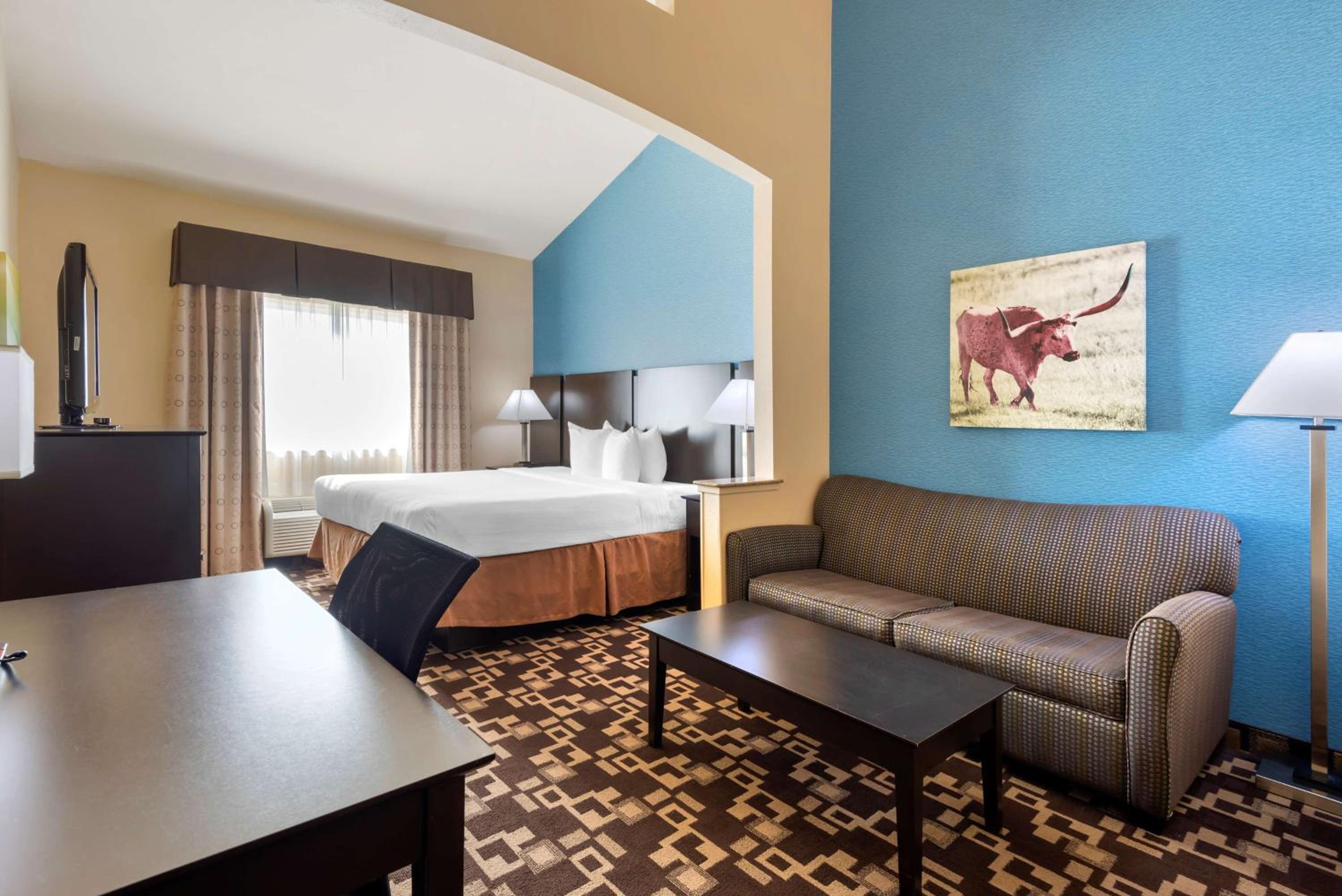 King Room with Sofa Bed and Spa Bath - Non-Smoking - Photo 4
