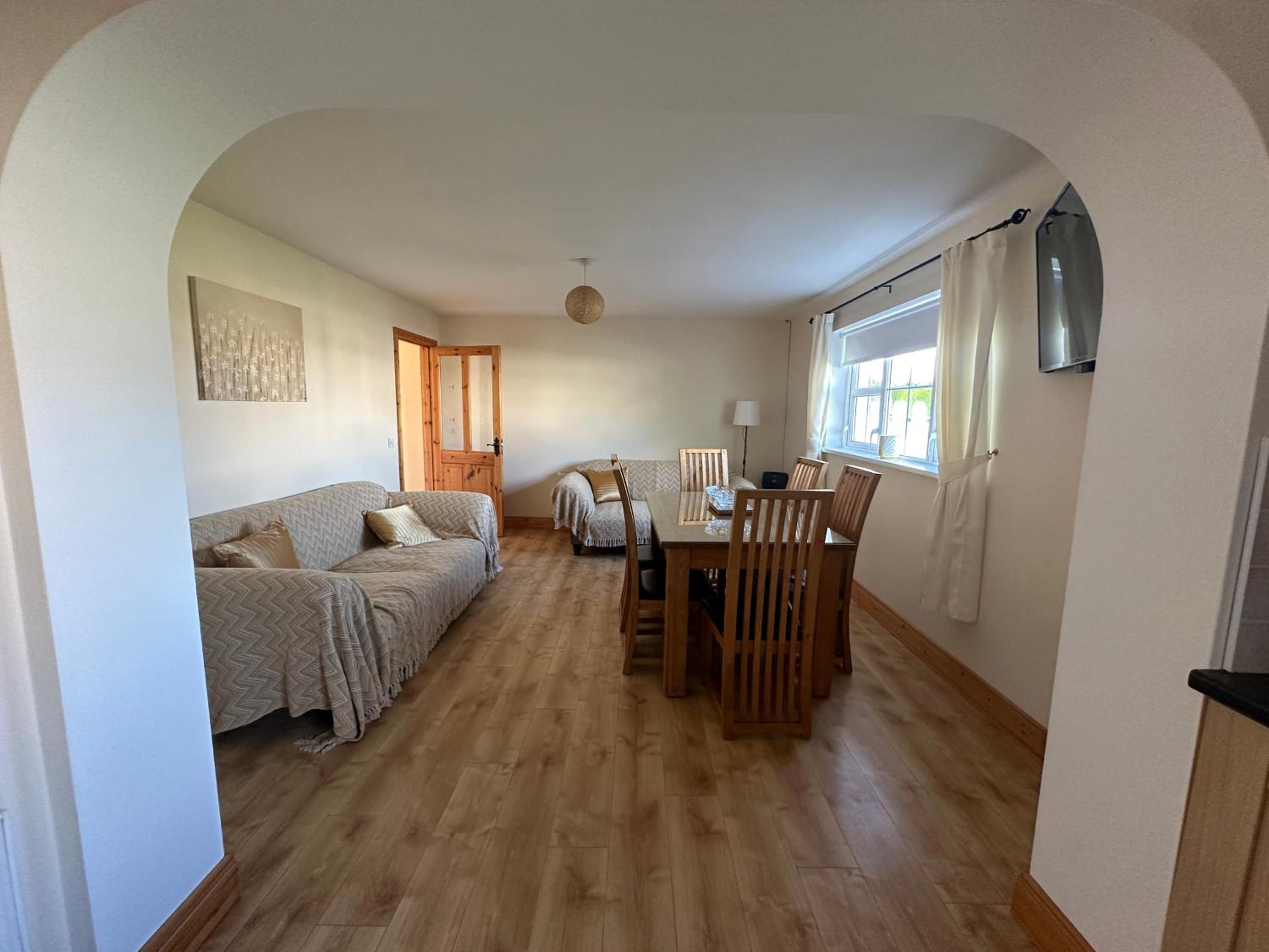 Four-Bedroom House photo 2