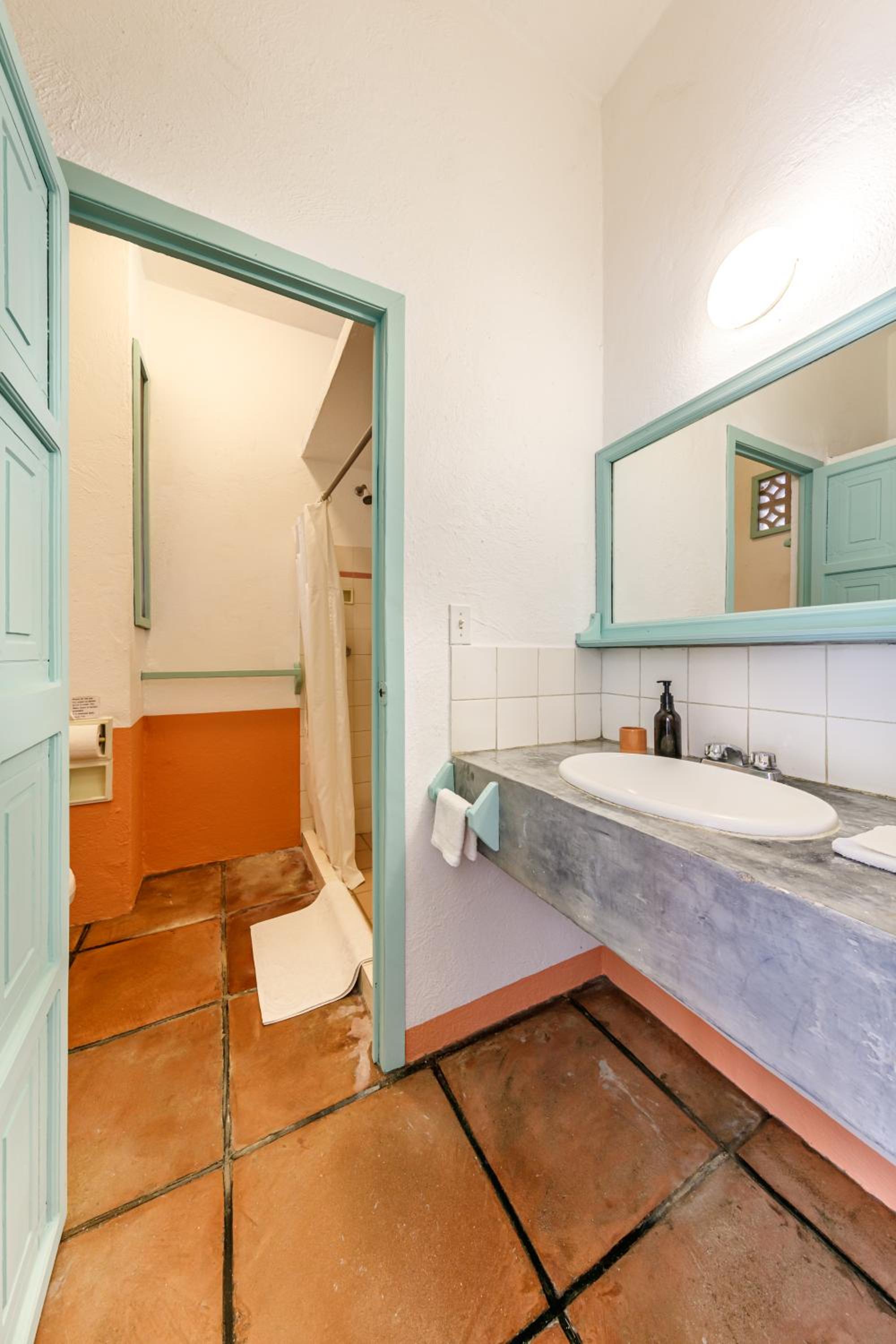 Standard Double Room with Two Double Beds - Photo 14