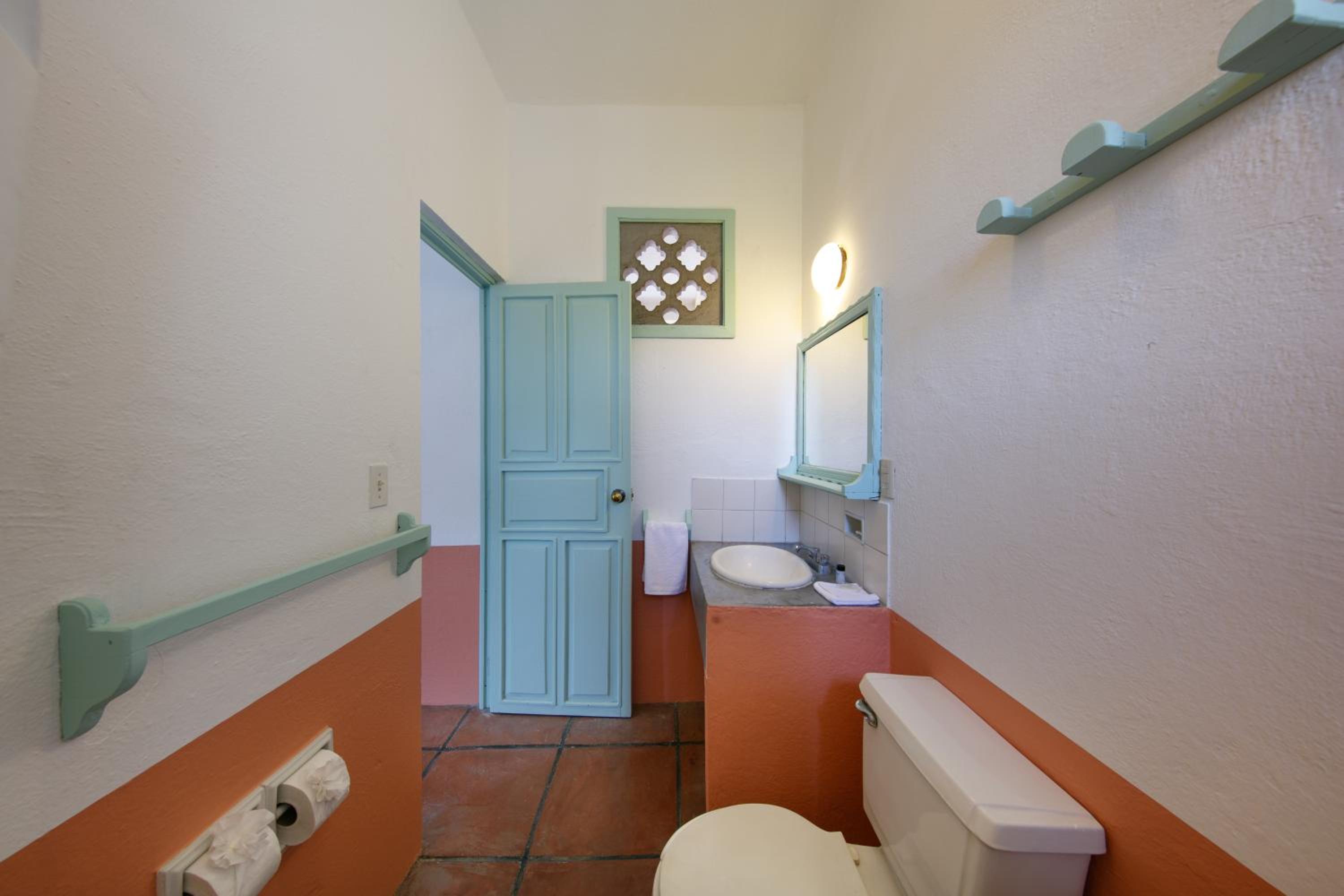 Standard King Room - Photo 4