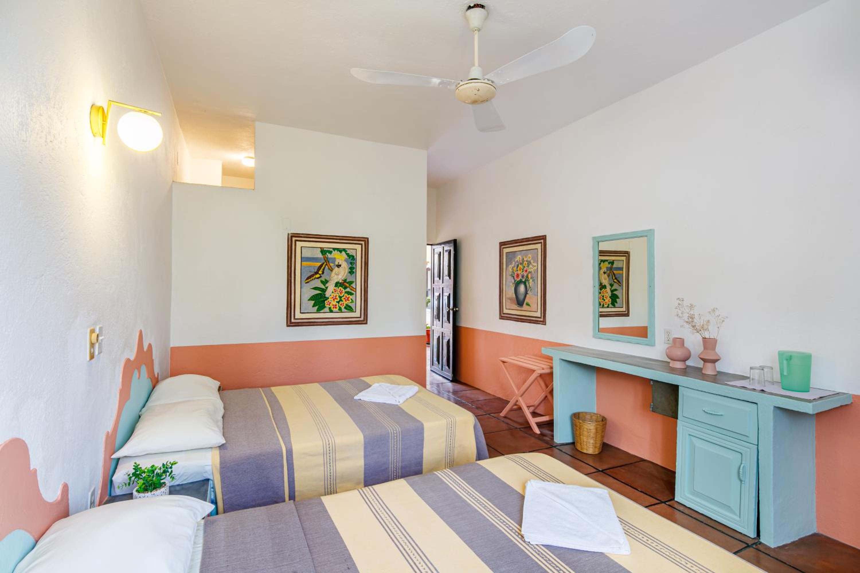 Double Room with Balcony - Photo 3