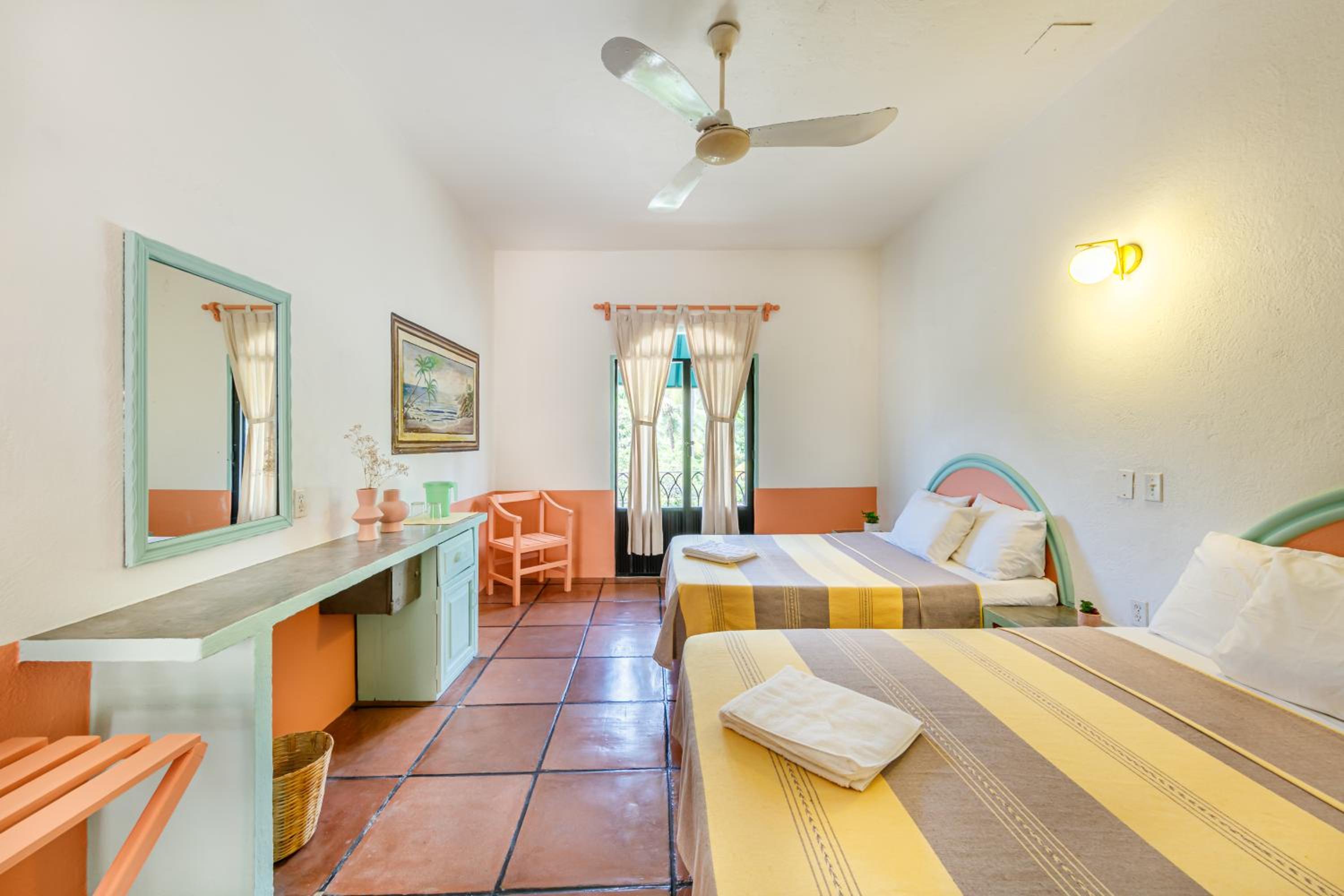Double Room with Balcony - Photo 5