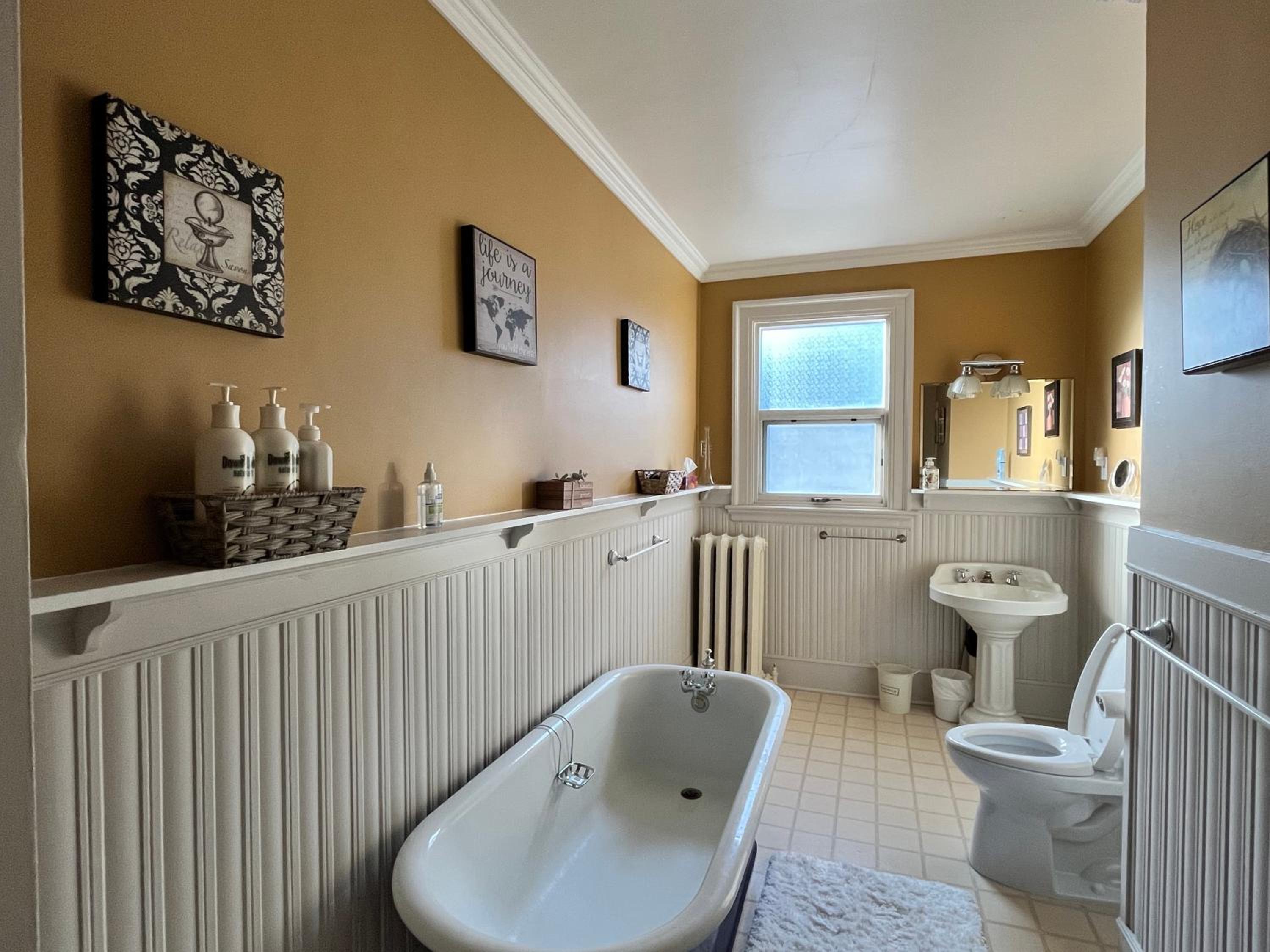 Queen Room with Balcony photo 3