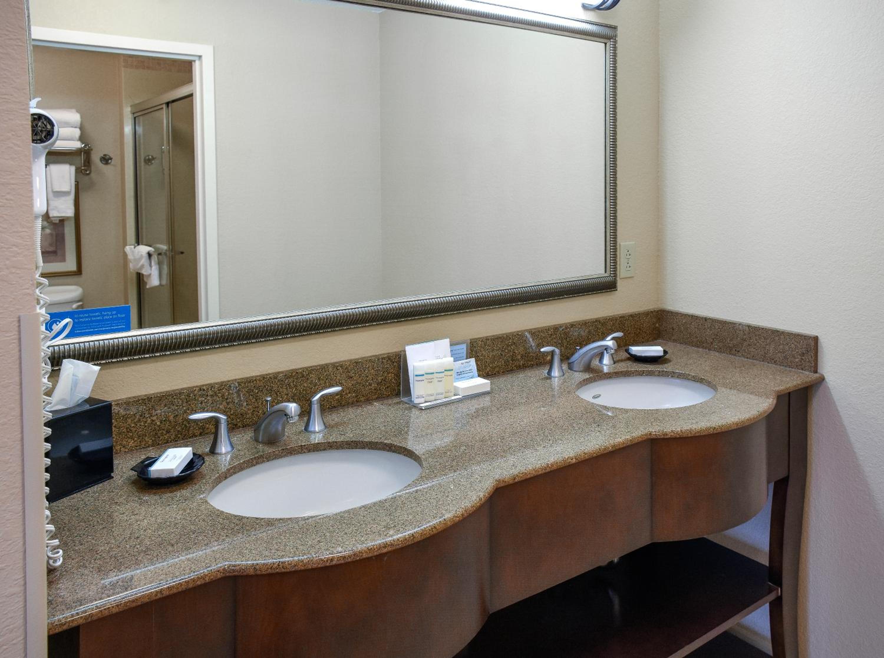 King Studio Suite with Whirlpool - Non-Smoking - Photo 5