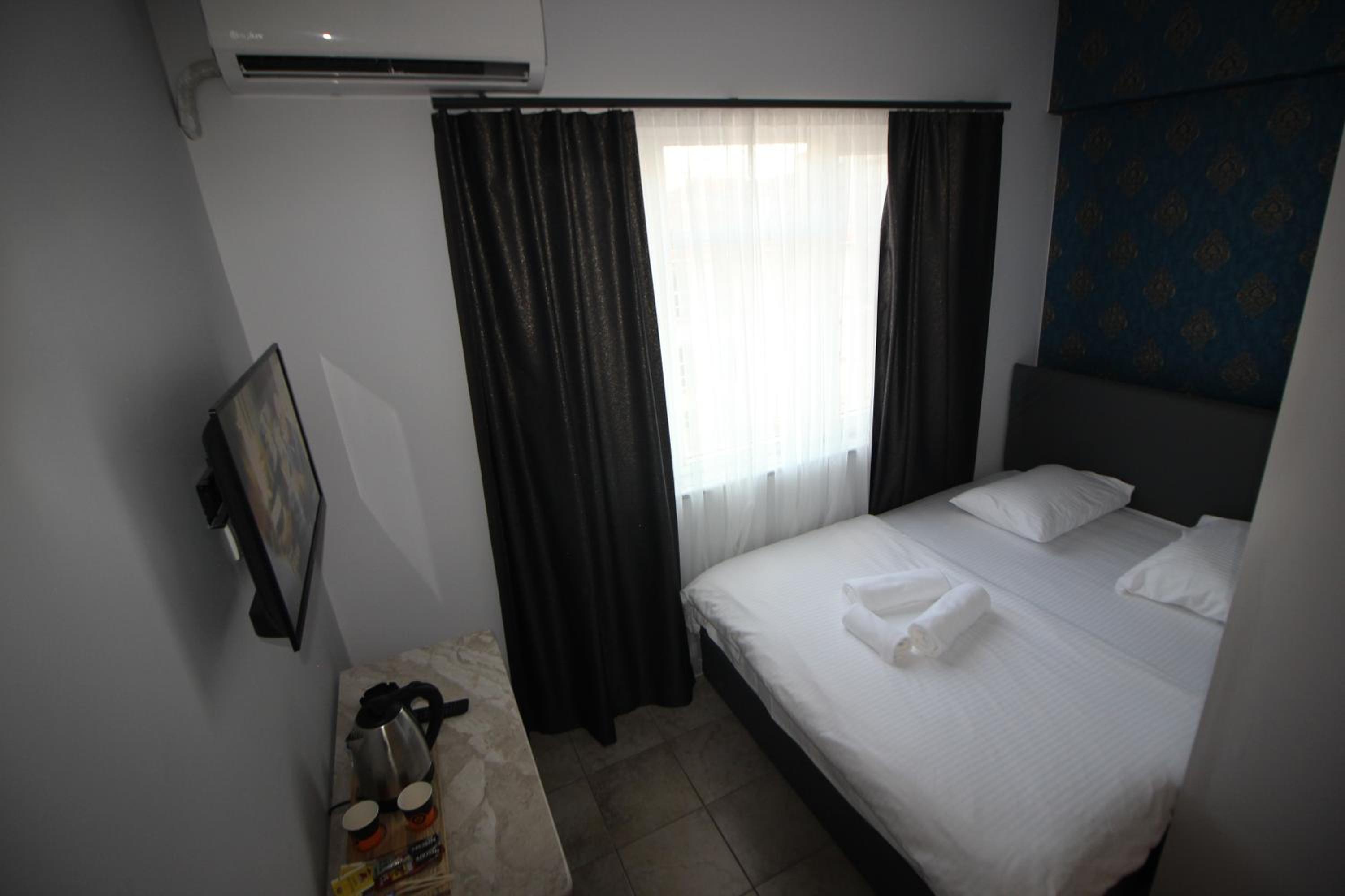 Budget Double Room photo 3