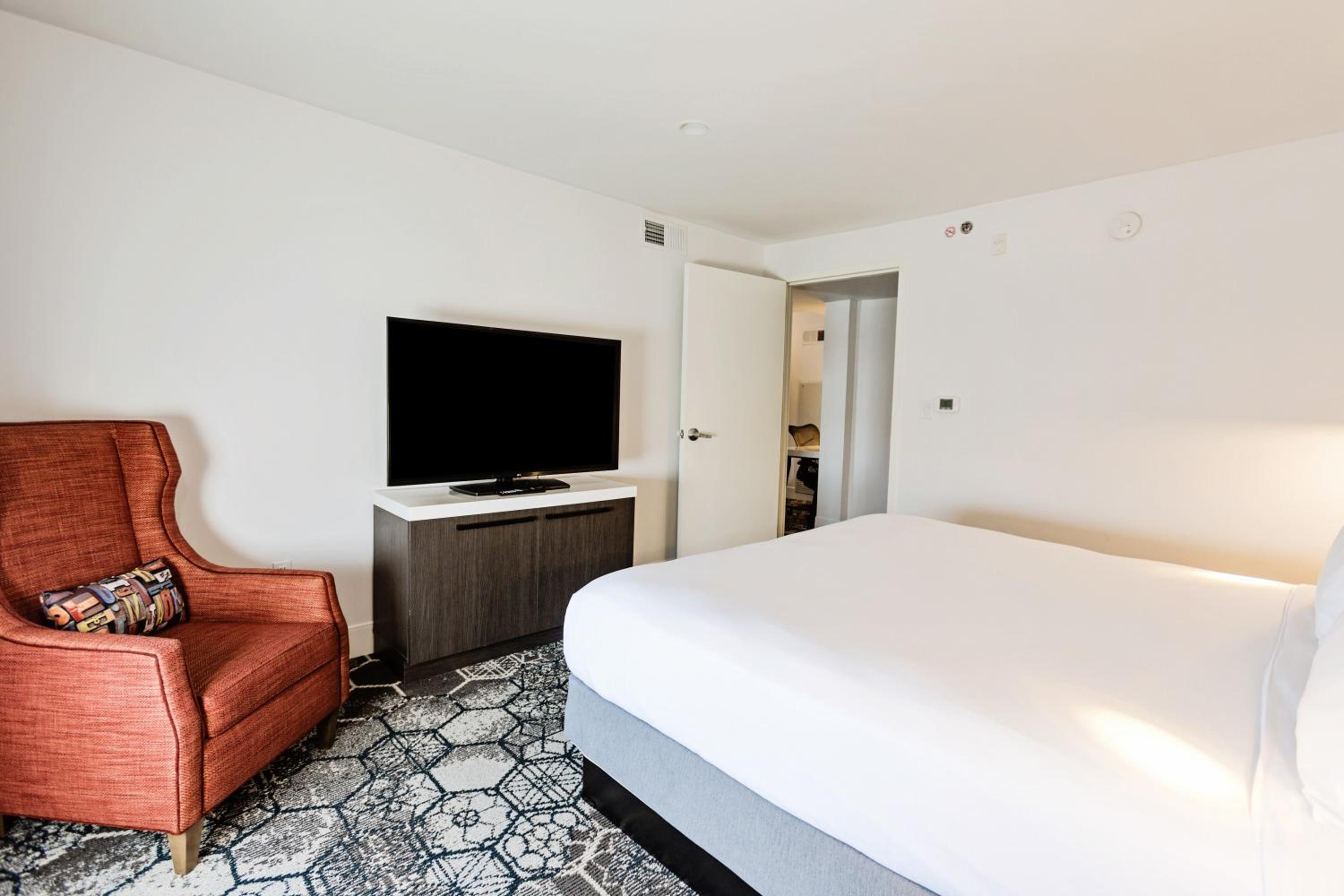King Suite with Sofa Bed - Photo 6