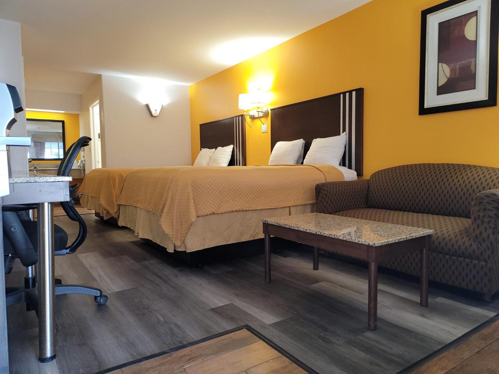 Queen Room with Two Queen Beds - Photo 19