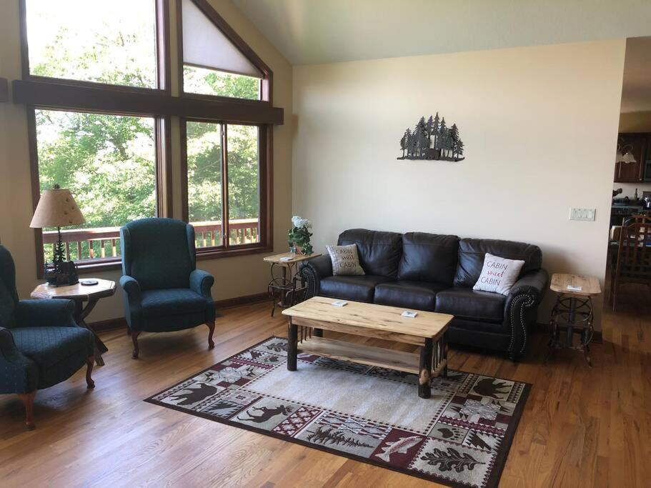 Three-Bedroom House photo 3