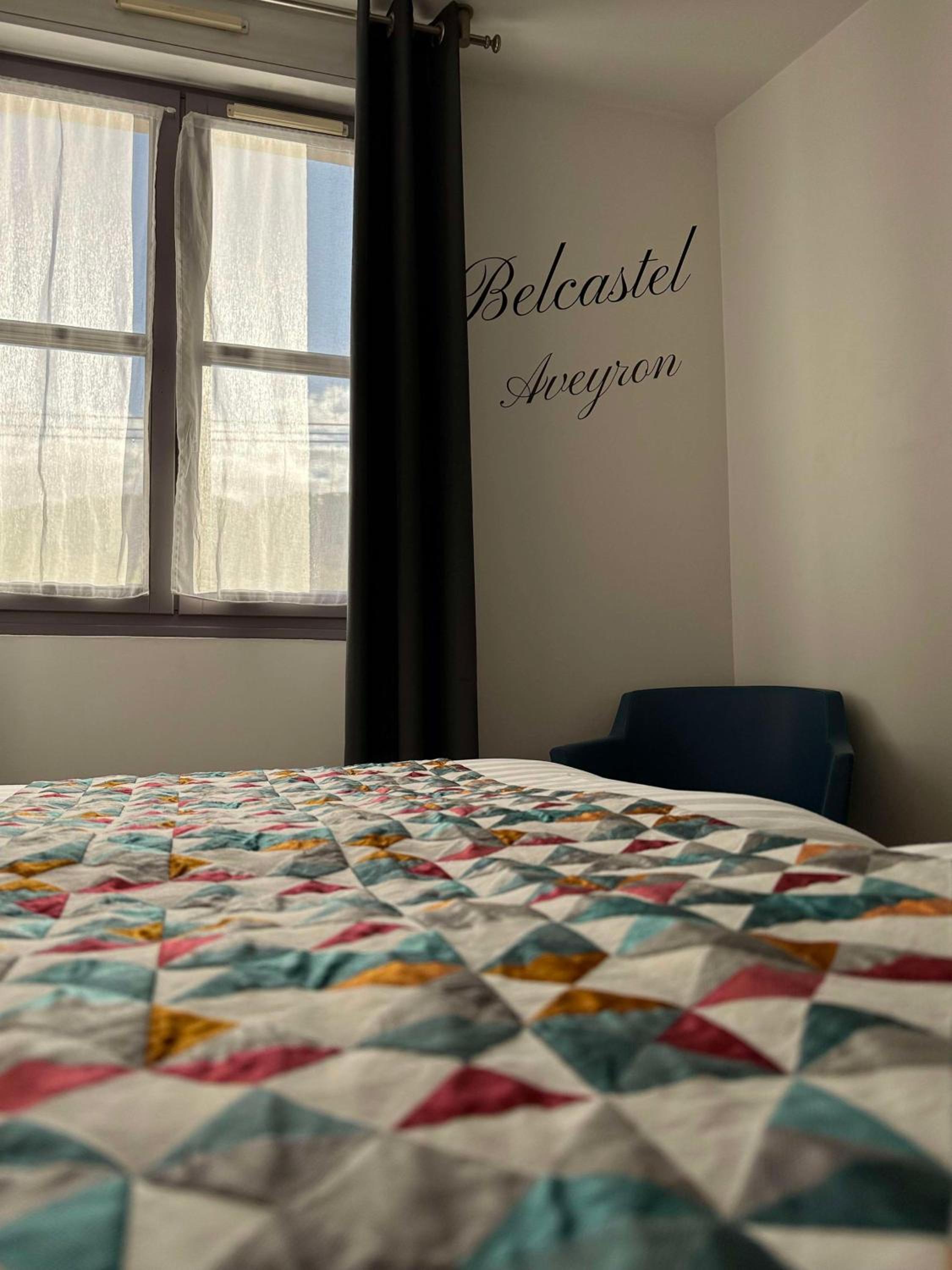 Queen Room with Queen Bed and River View - Photo 8