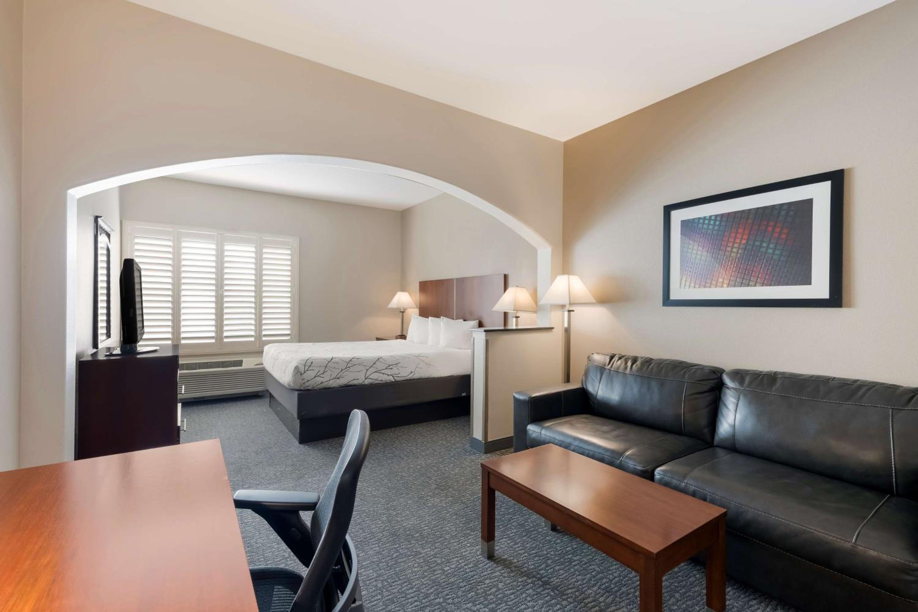 King Suite - Disability Access/Non-Smoking - Photo 1