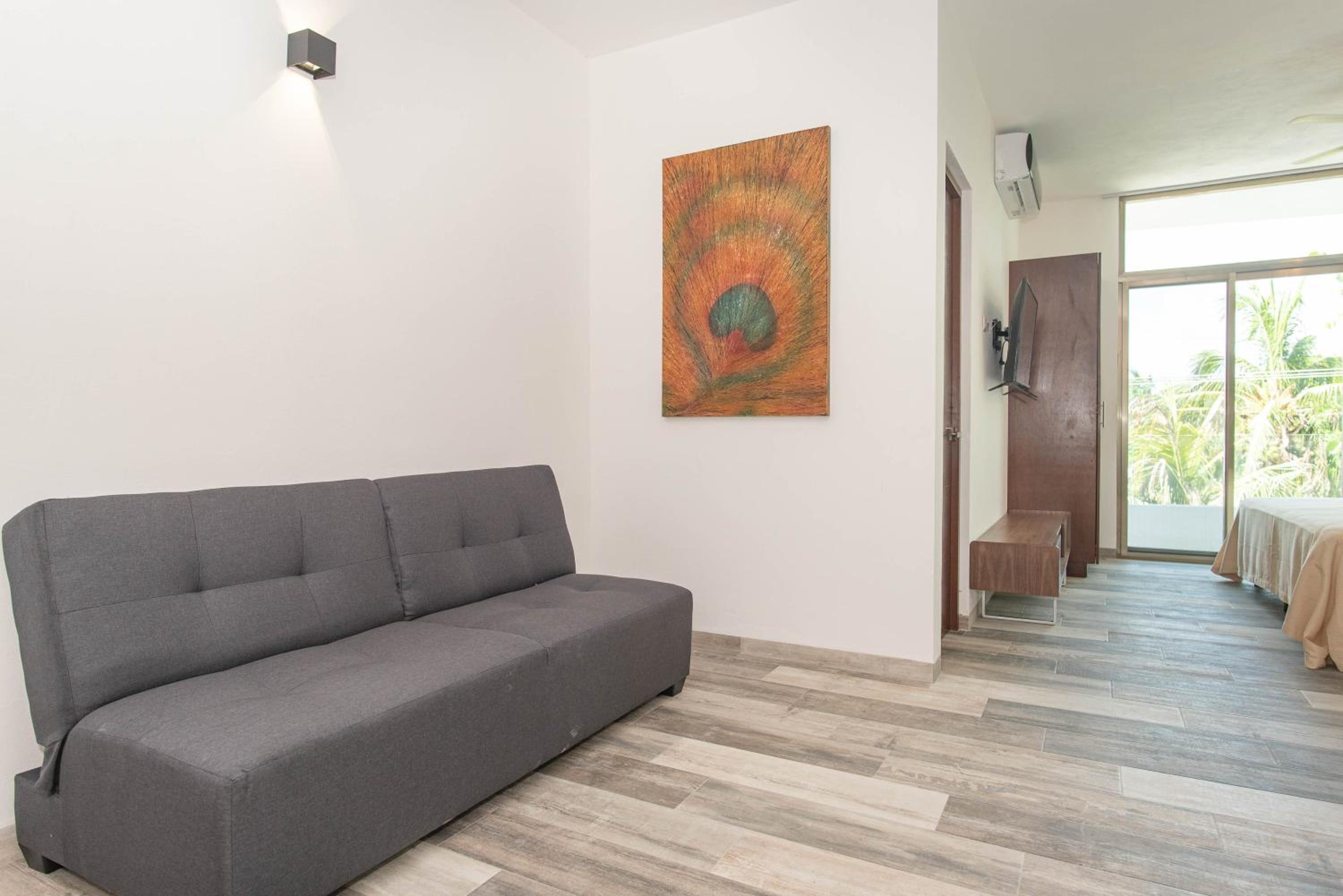 One-Bedroom Apartment photo 2