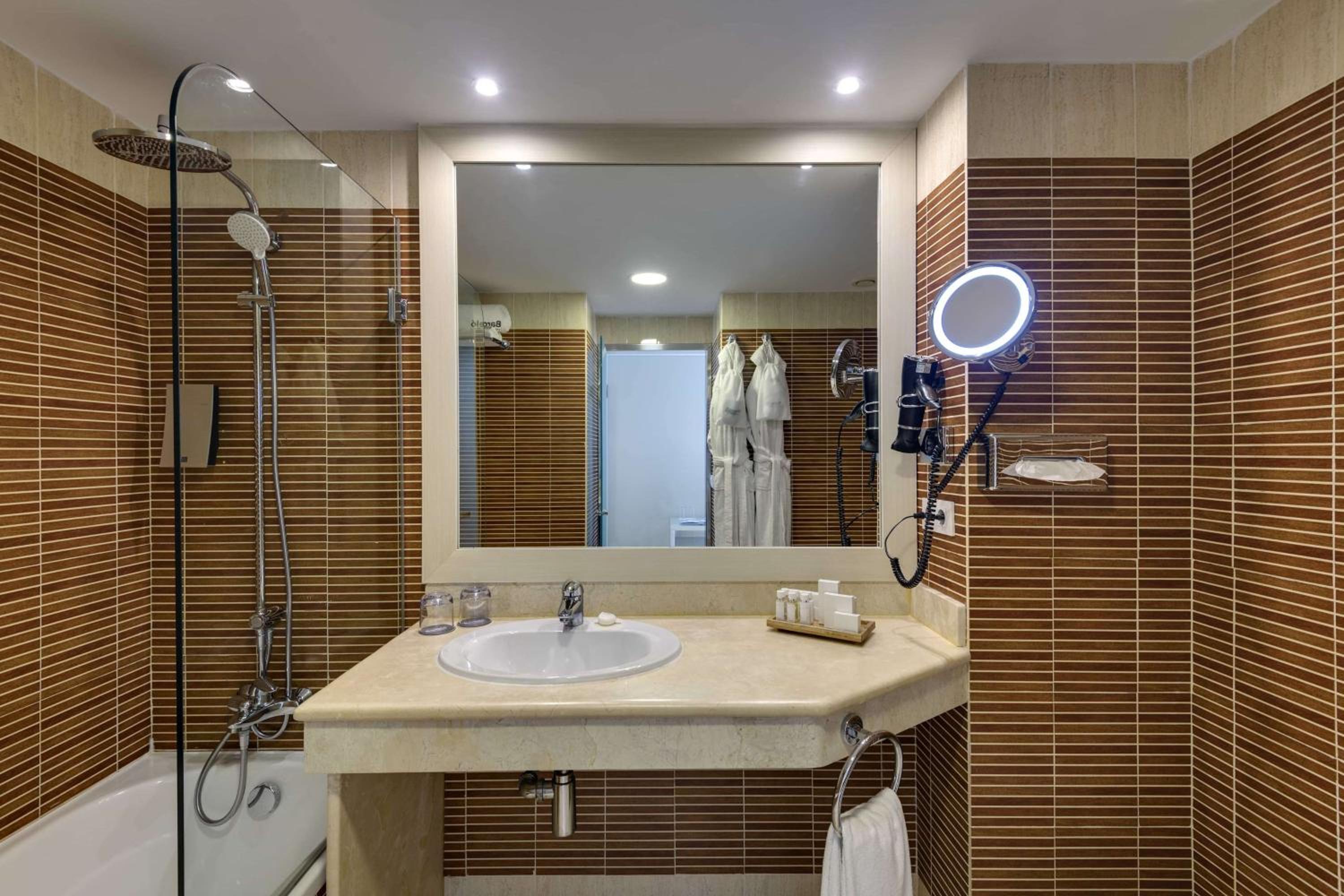 Suite con Bañera de Hidromasaje Suite con Bañera de Hidromasaje