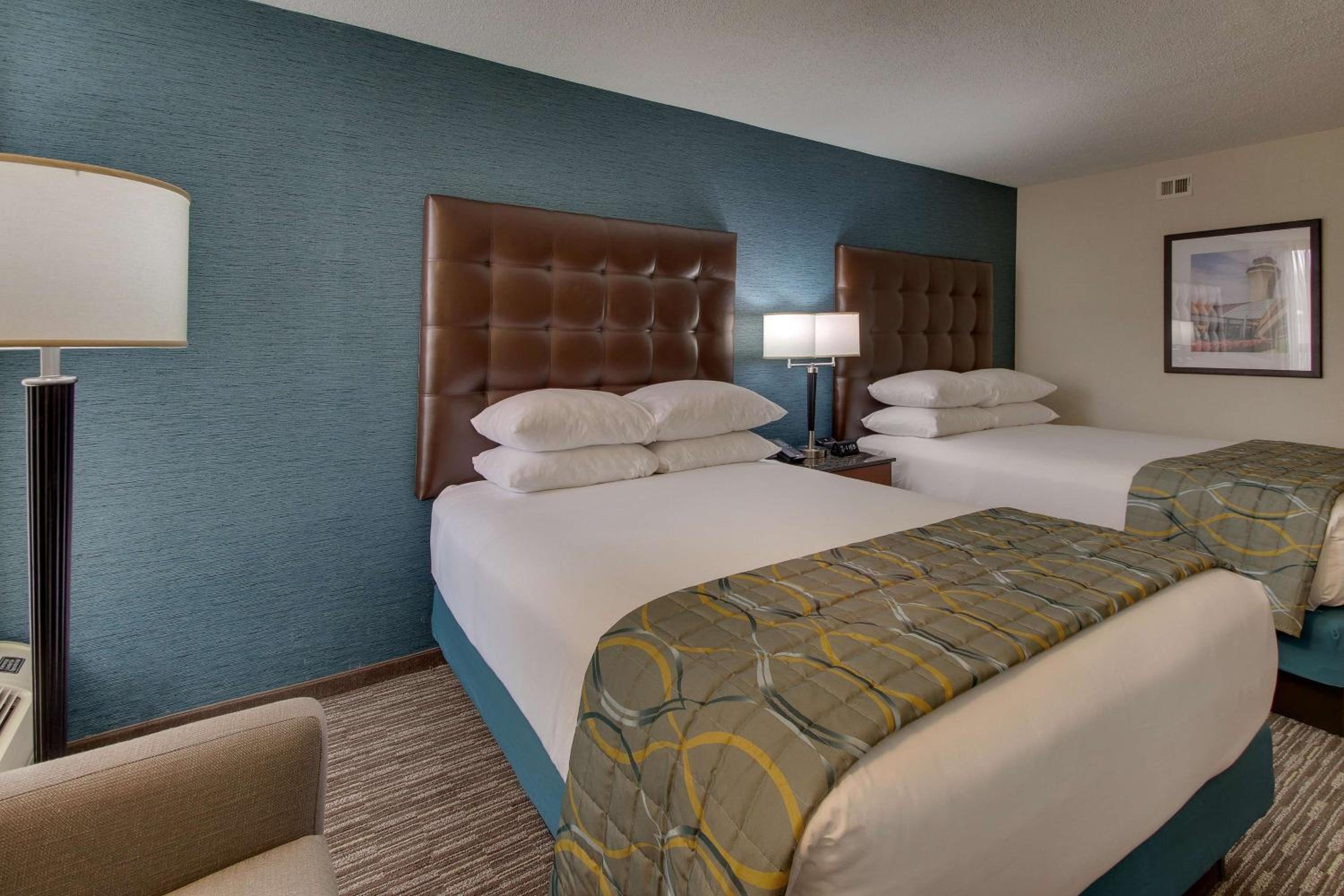 Deluxe Queen Room with Two Queen Beds - Photo 2
