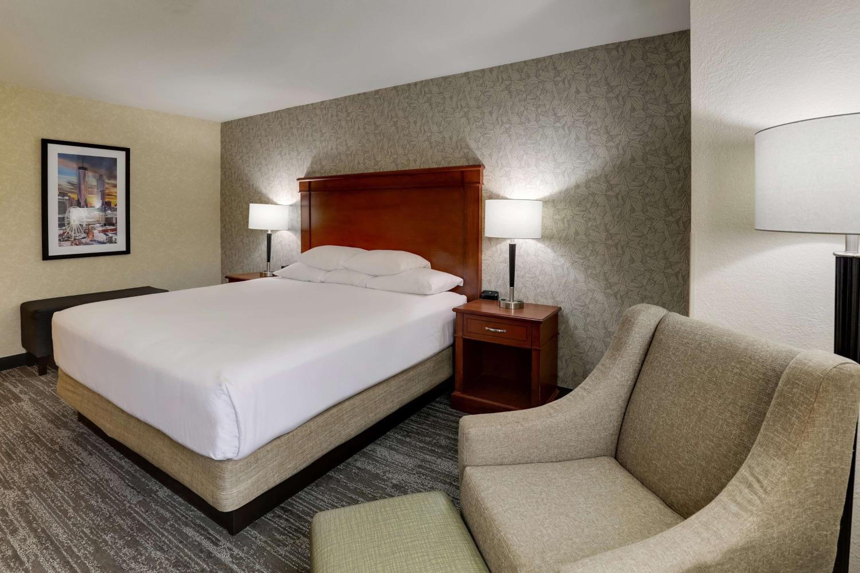 Deluxe King Room - High Floor photo 3