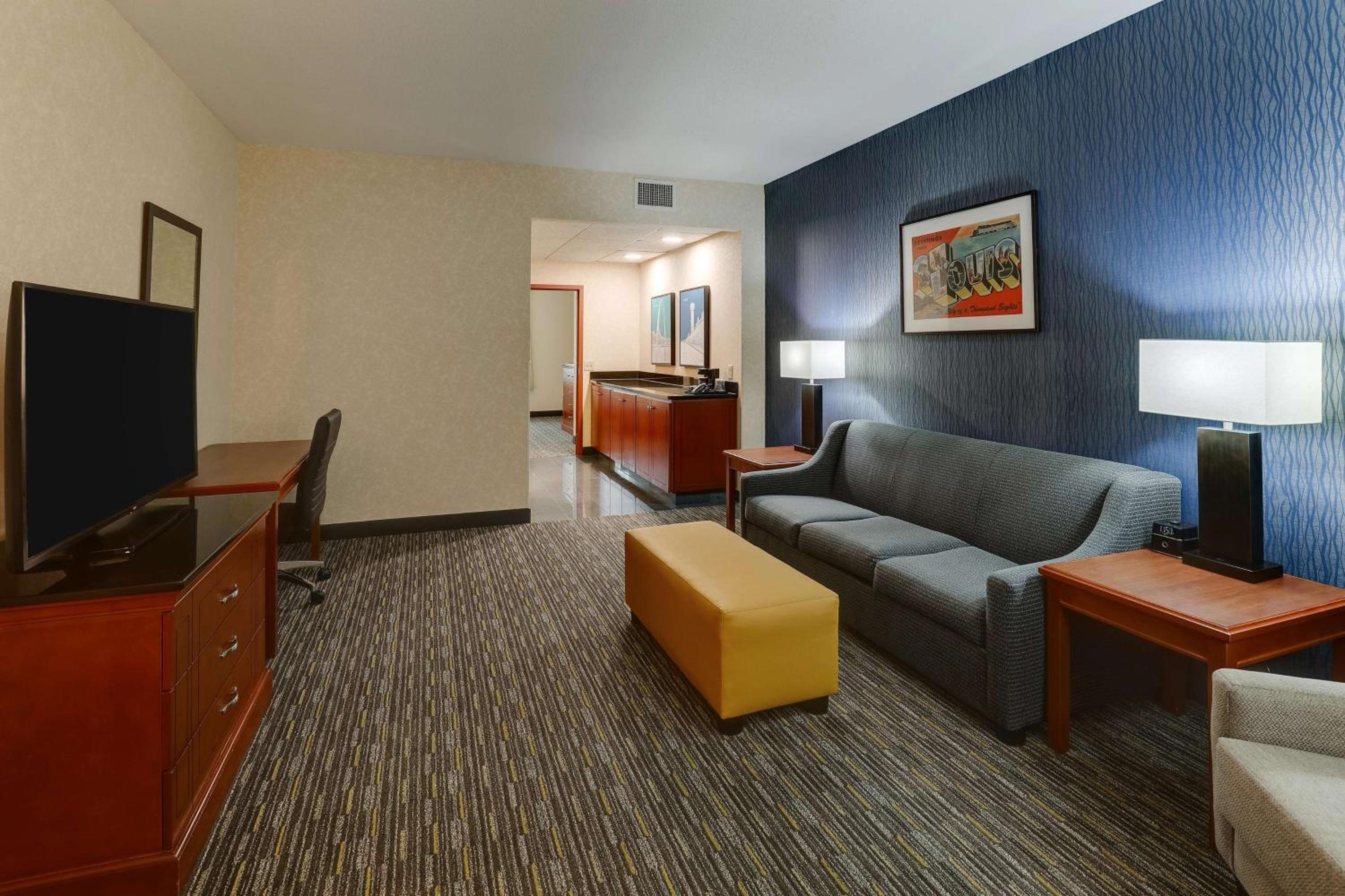 King Suite with Sofa Bed - High Floor photo 1