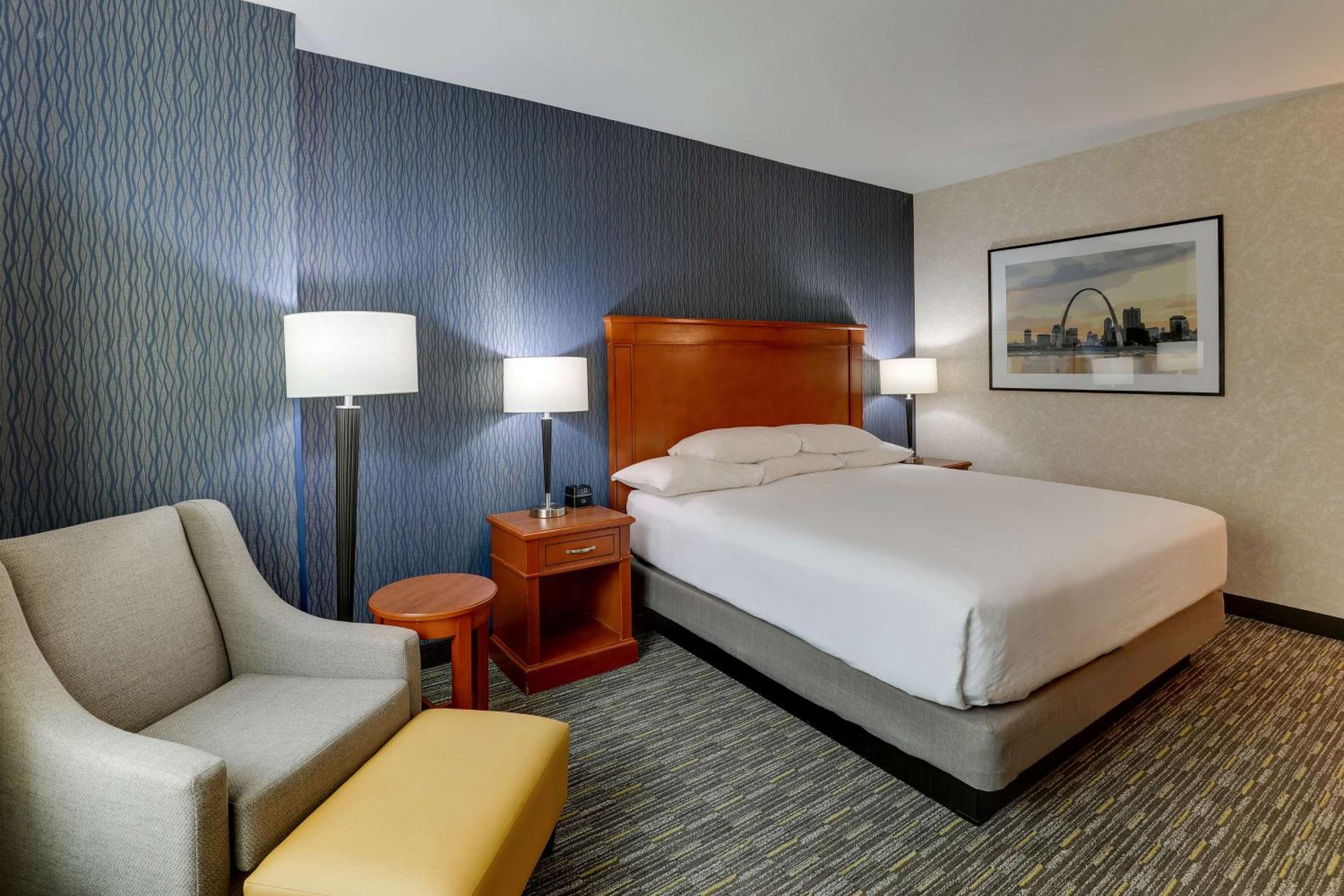 Deluxe King Room - Photo 4