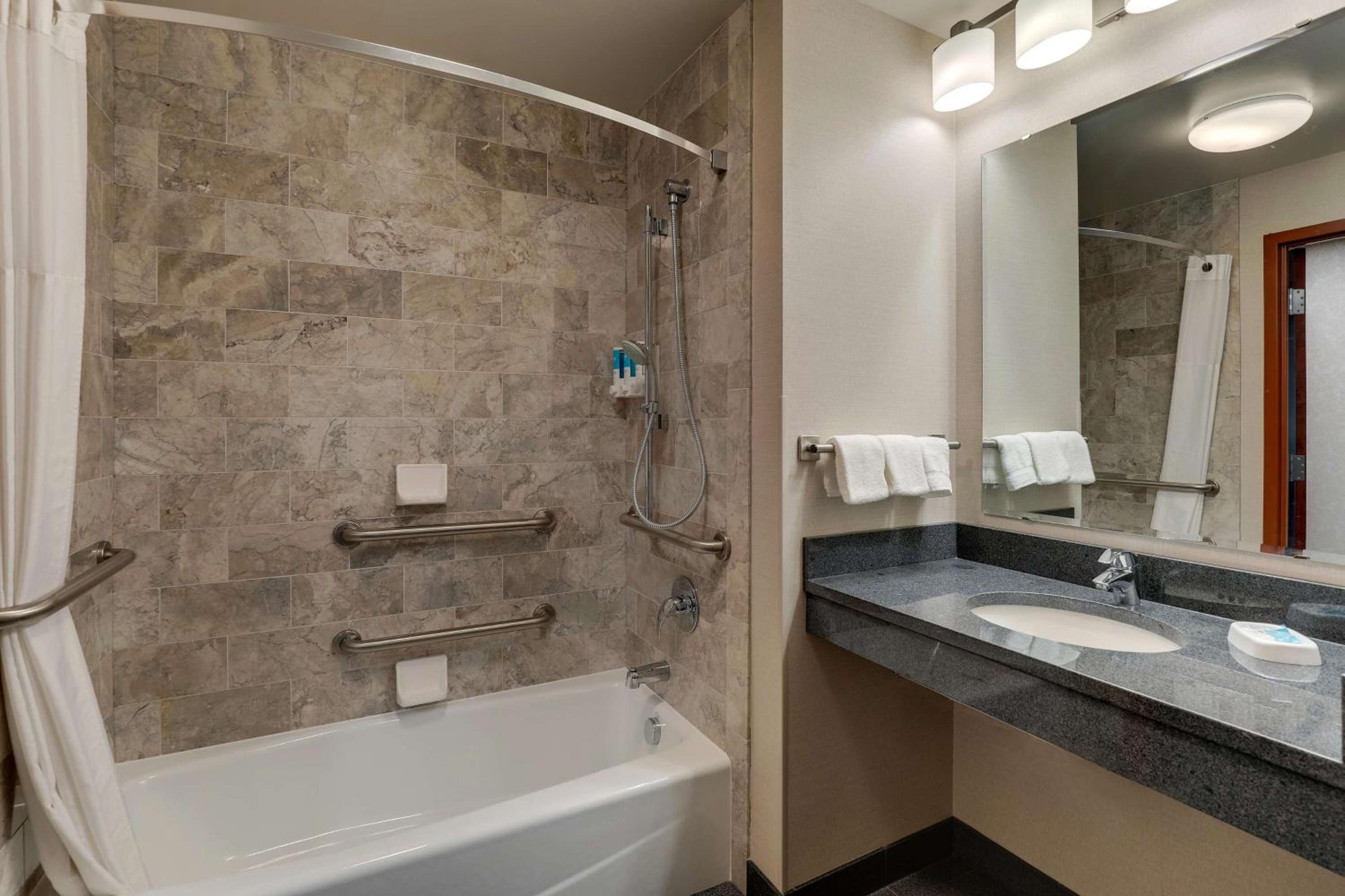 Deluxe King Meeting Room, 2 Rooms - Accessible , Tub photo 2