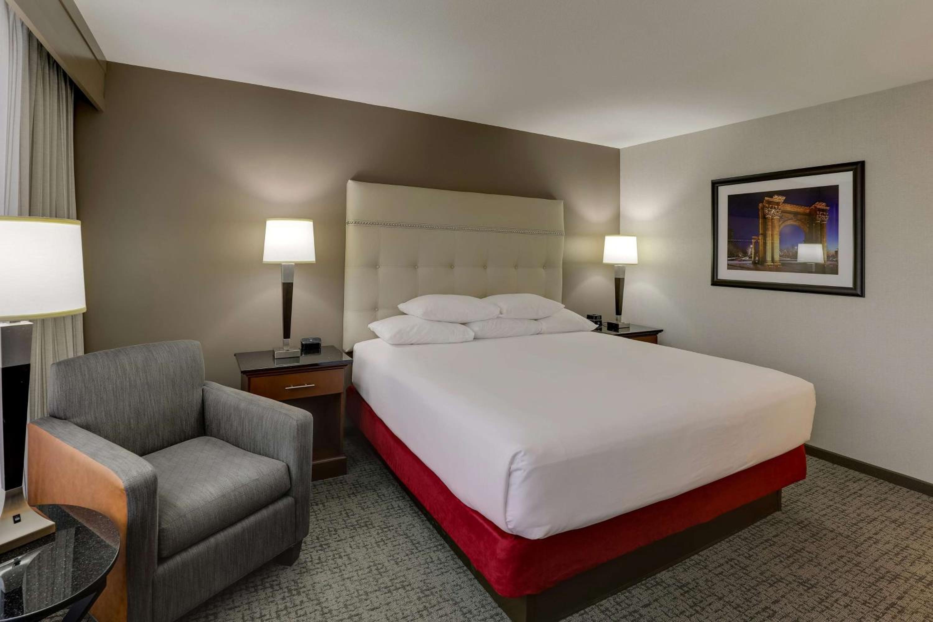 Superior King Room with Sofa Bed photo 3