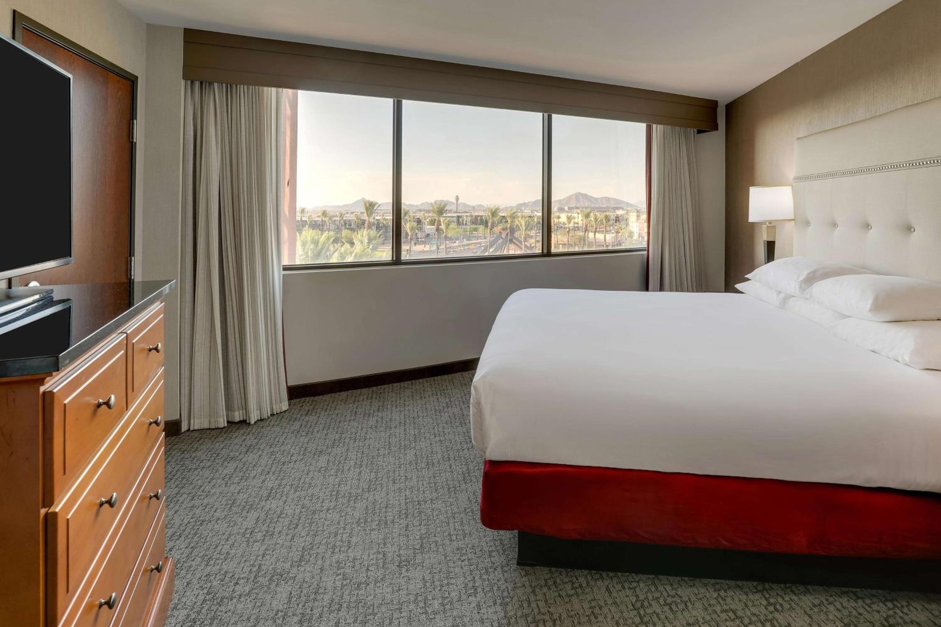 Superior King Suite - Photo 4