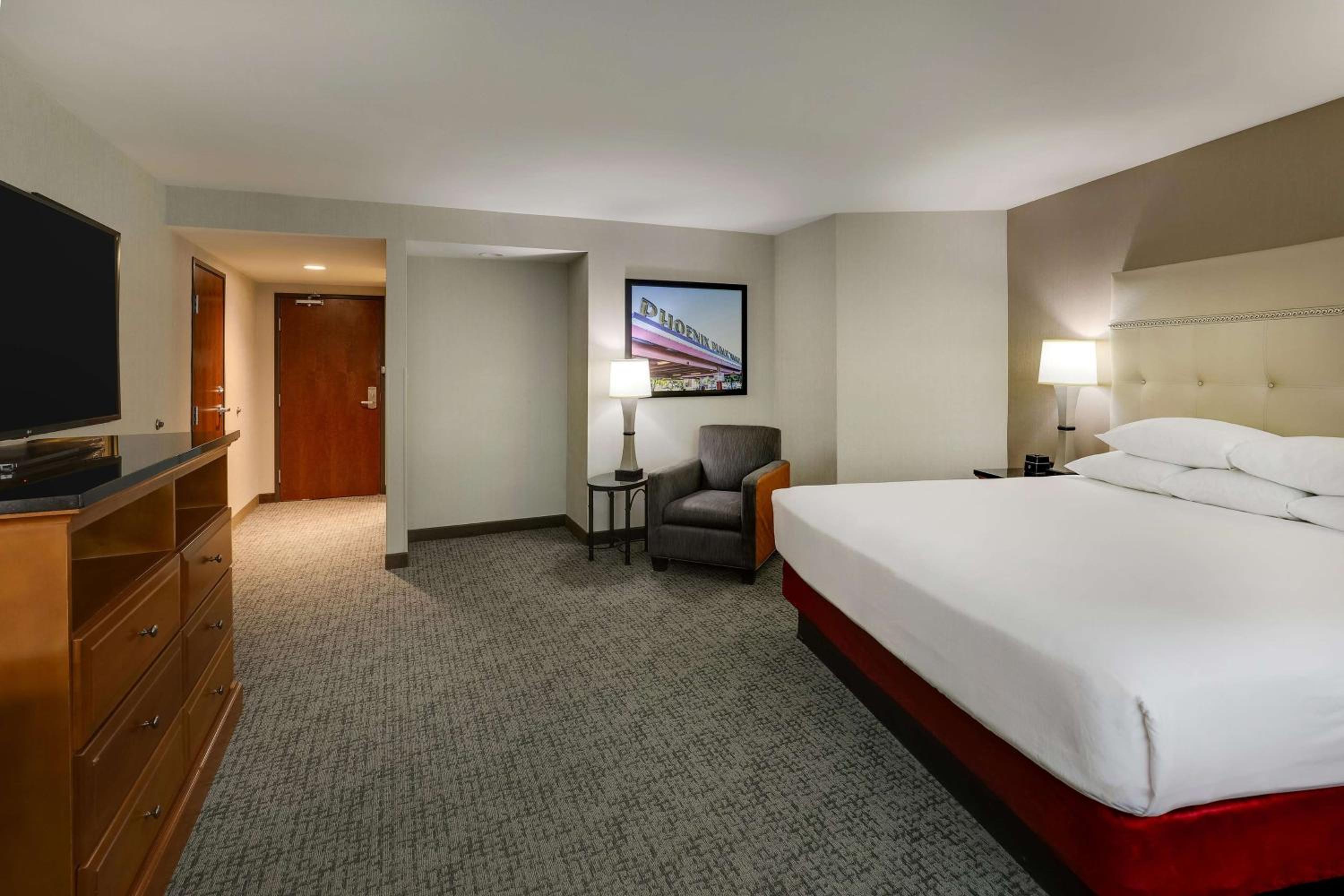 Deluxe King Room - Photo 3