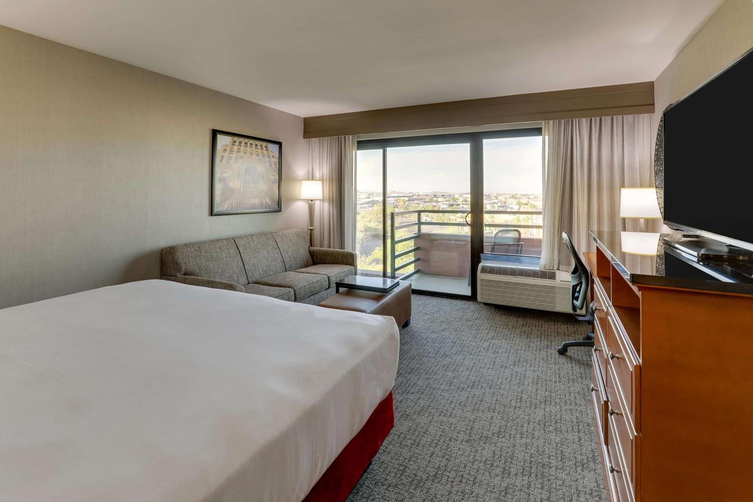 King Room with Sofa Bed, Terrace - Hearing Accessible - Photo 1