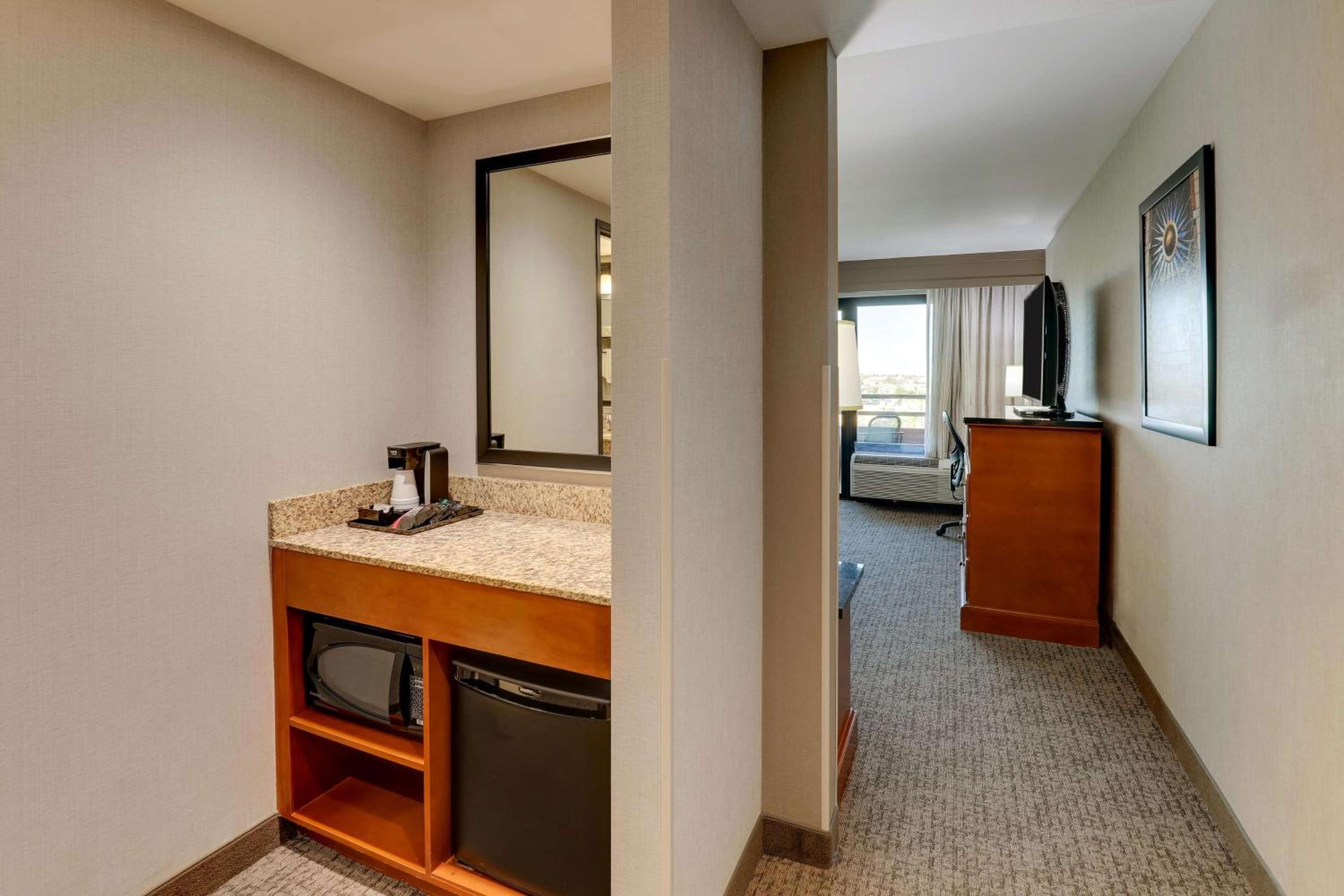 King Room with Sofa Bed, Terrace - Hearing Accessible - Photo 3