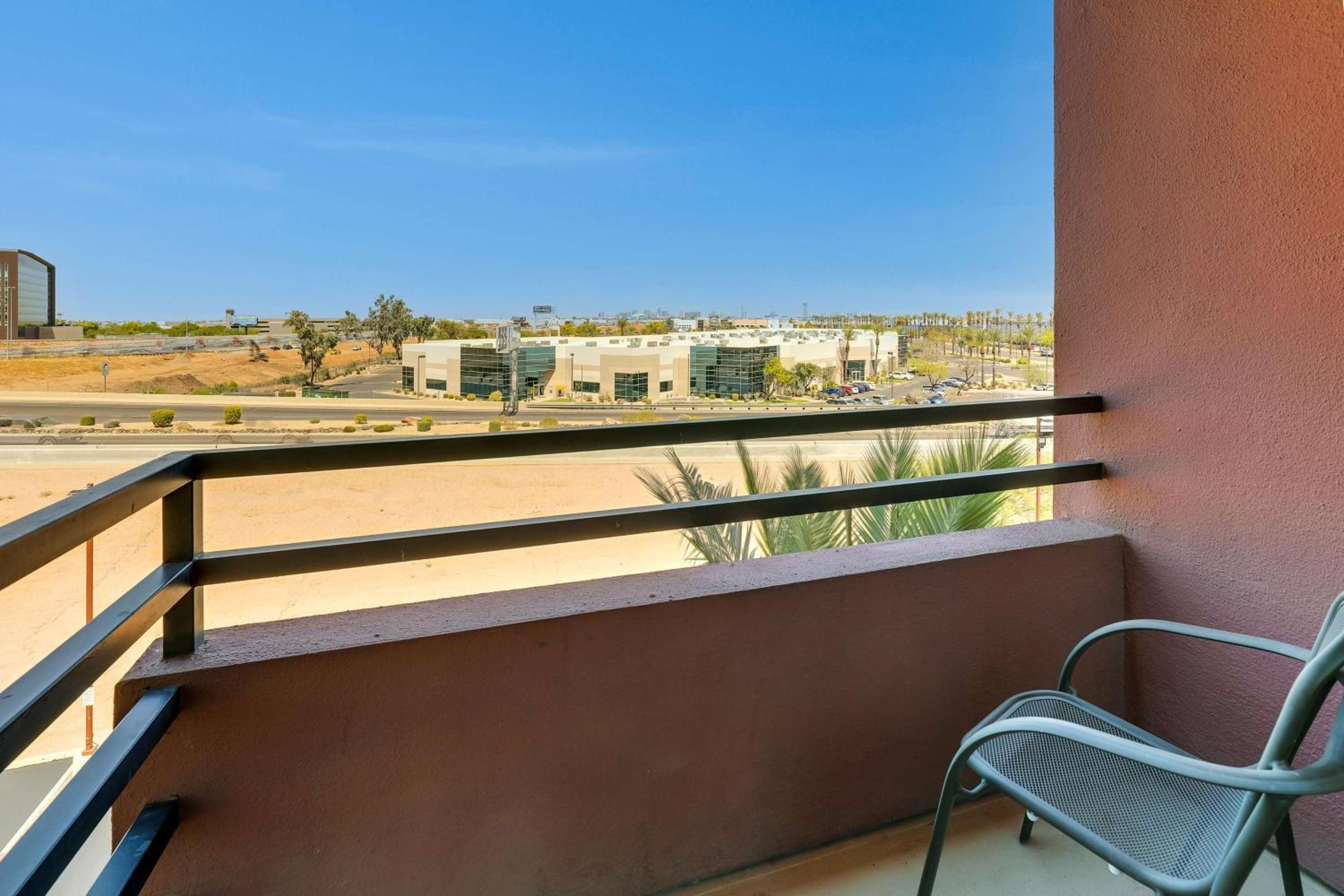 Deluxe King Room with Terrace View - Non-Smoking - Photo 3