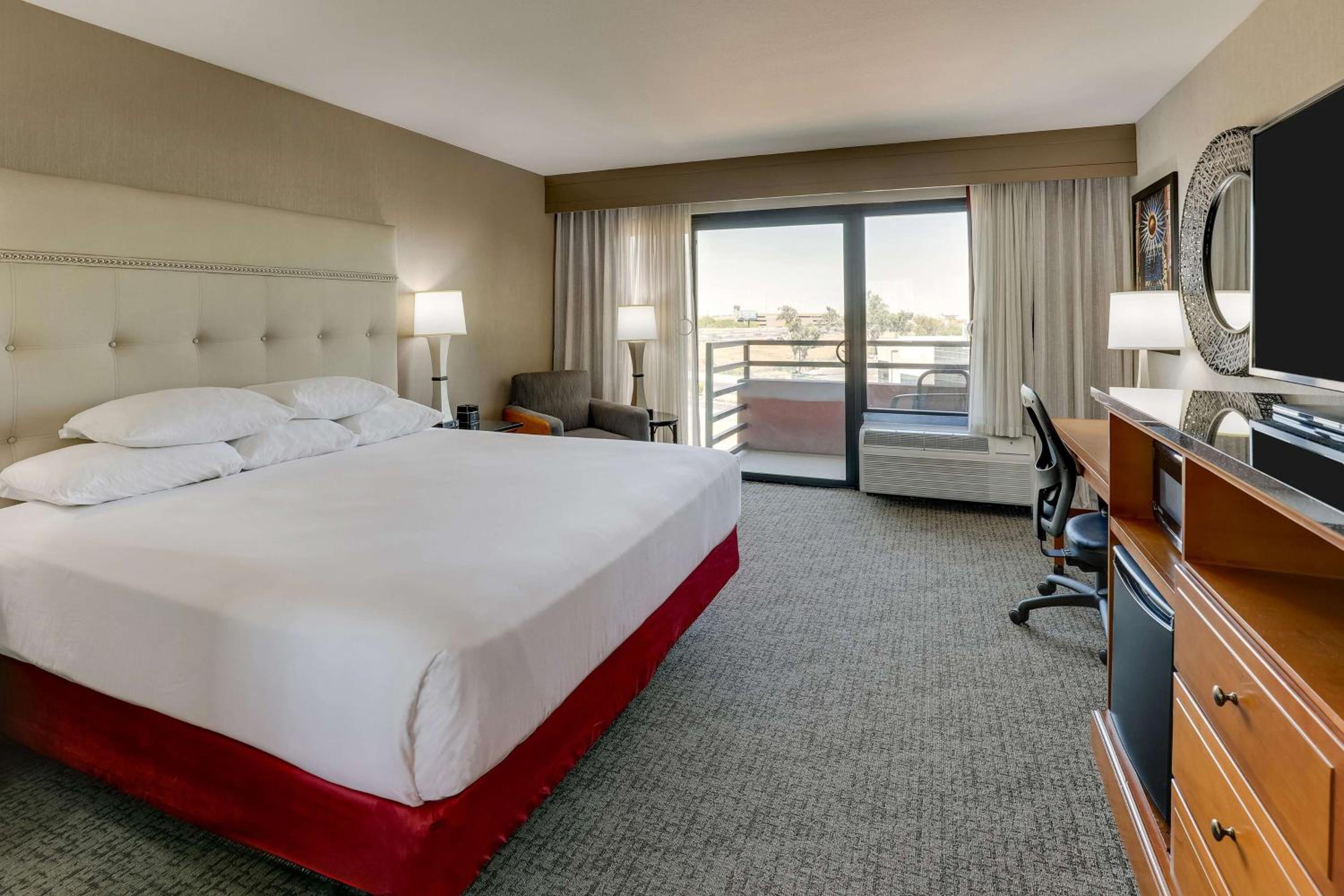 Deluxe King Room with Terrace View - Non-Smoking - Photo 1