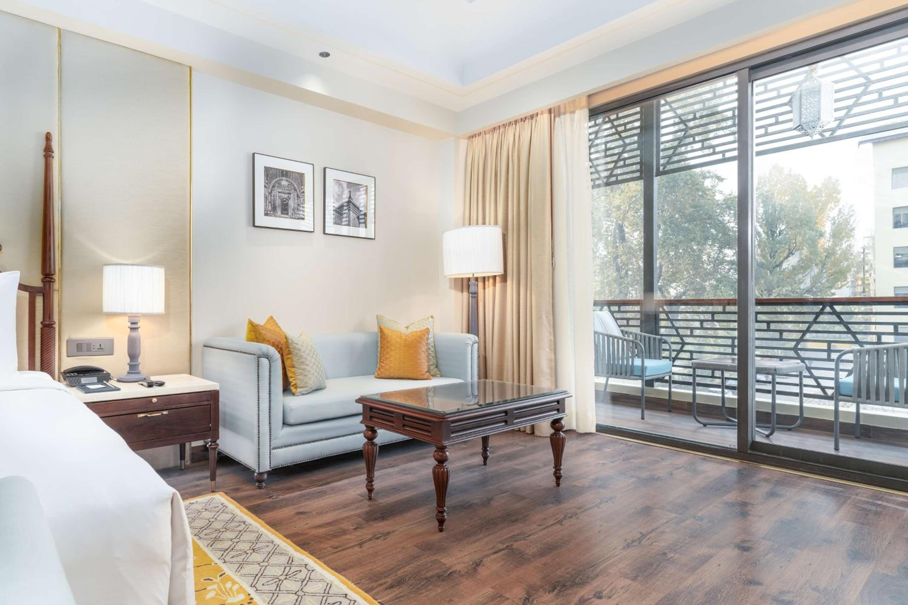 Collection Executive Room with Balcony - Photo 10