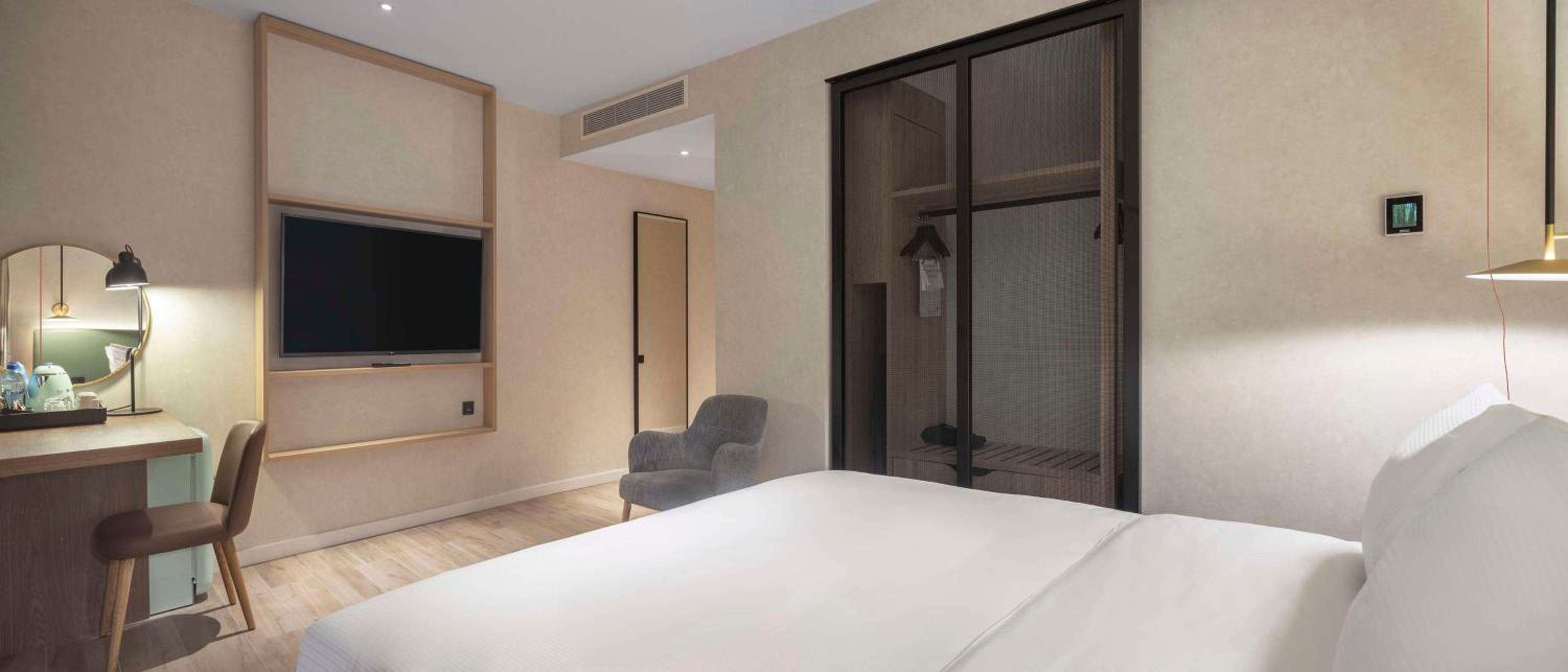 King Room - Mobility Accessible  - Photo 1