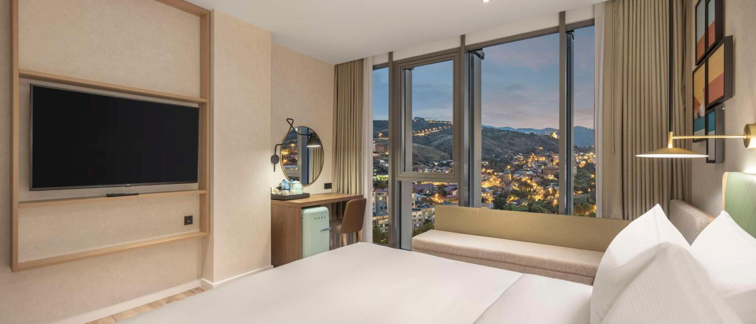 King Room with Sofa Bed - High Floor - Photo 2