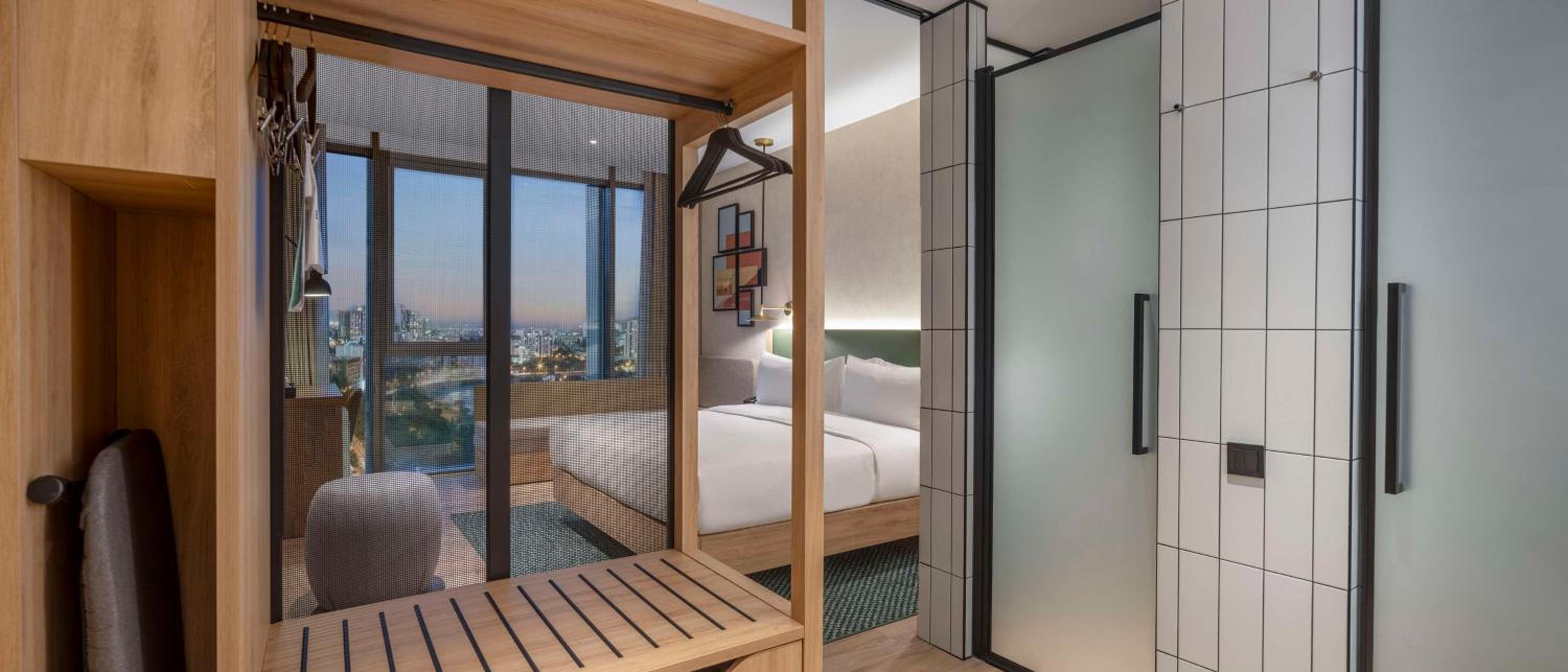 King Room with Sofa Bed - Photo 3